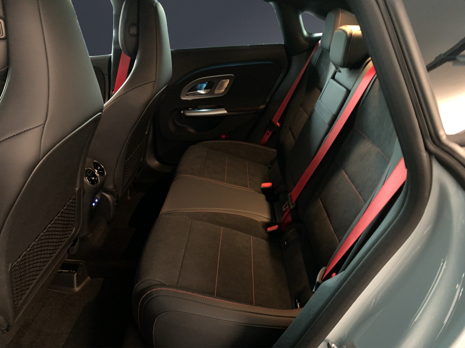 MERCEDES-BENZ CLA 200 4MATIC-image-9