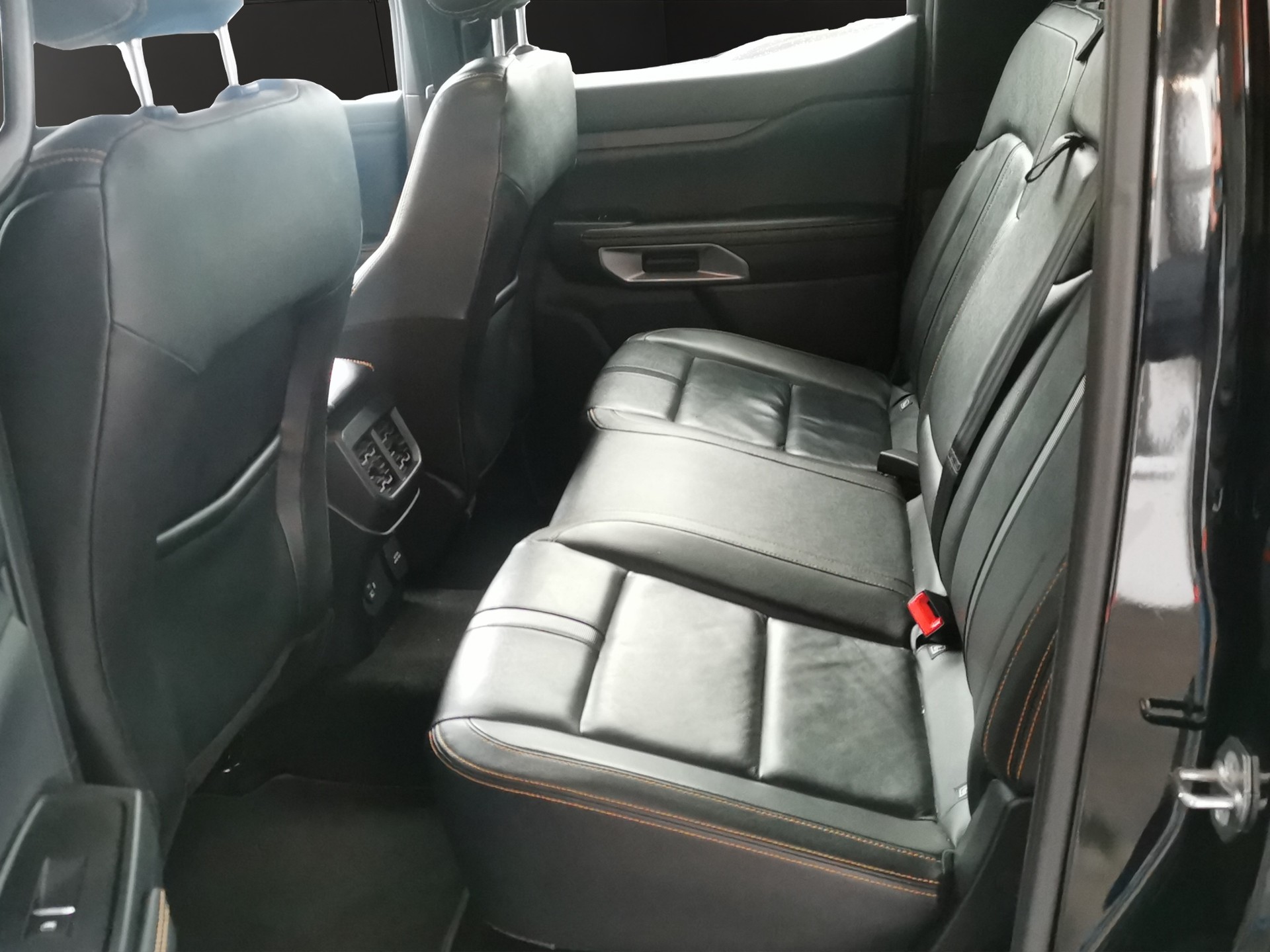 FORD Ranger Wildtrak 2.0 Eco Blue e-4WD Automat-image-12