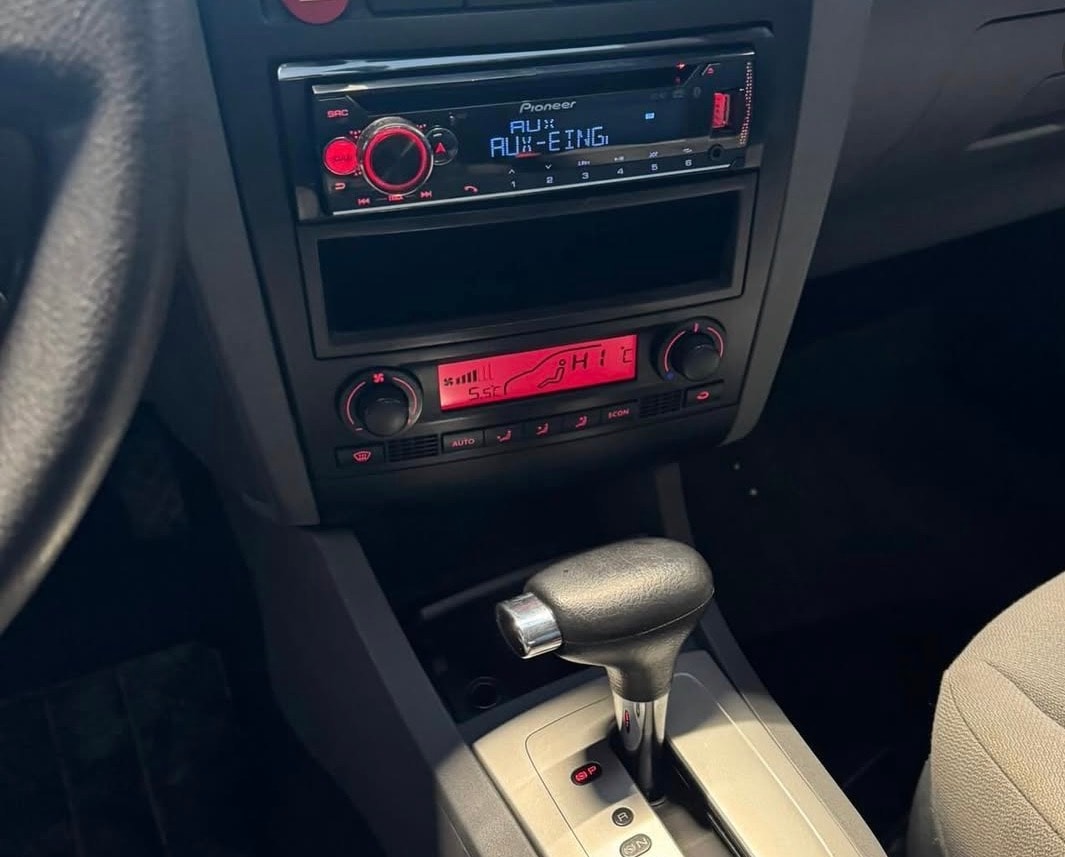 SEAT IBIZA-image-7