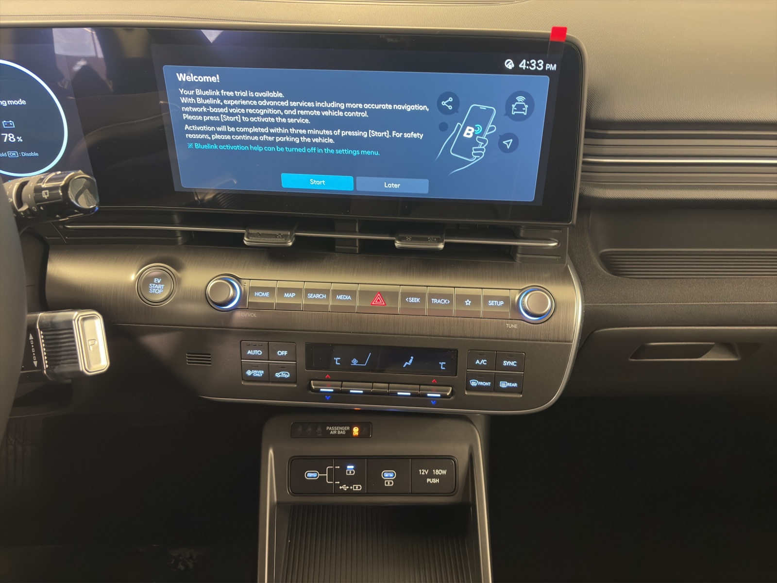 HYUNDAI Kona EV 65.4 kWh Origo-image-13