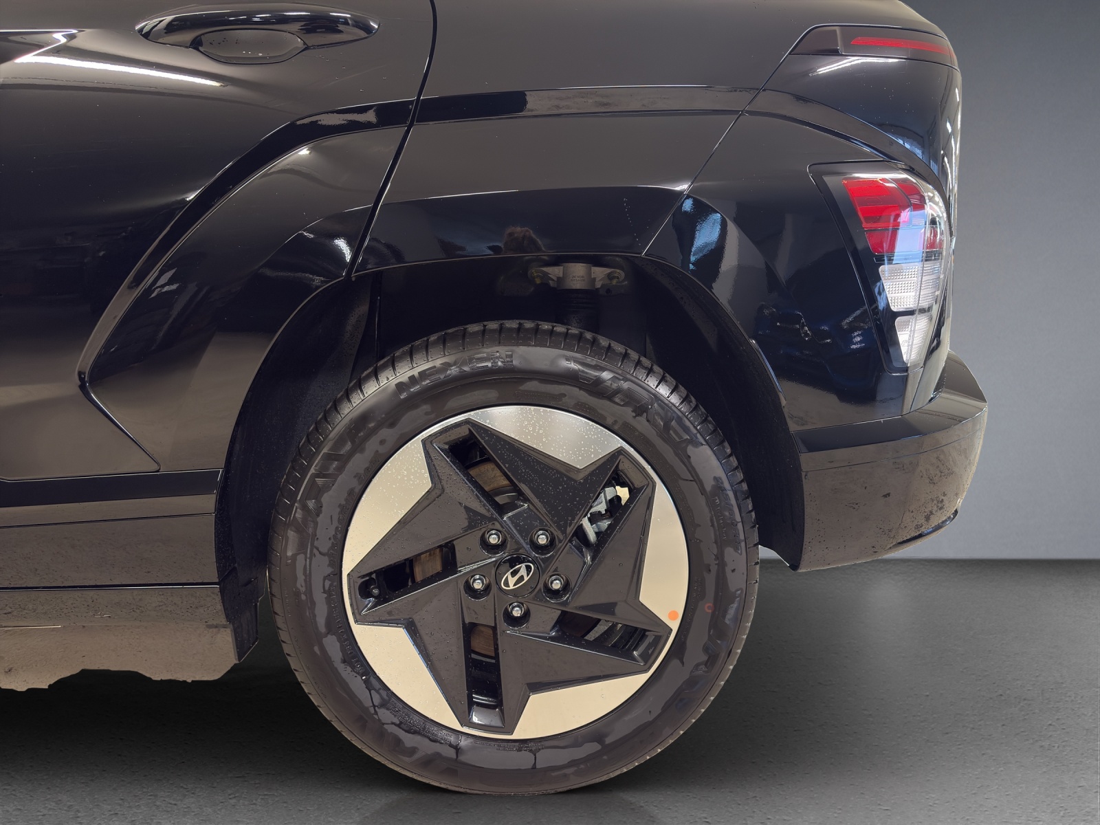 HYUNDAI Kona EV 65.4 kWh Origo-image-5