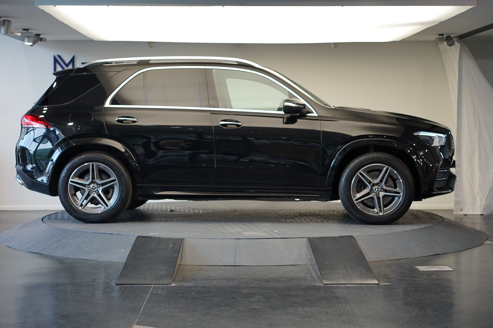 MERCEDES-BENZ GLE 300 d 4Matic 9G-Tronic *CH-Fahrzeug*-image-3