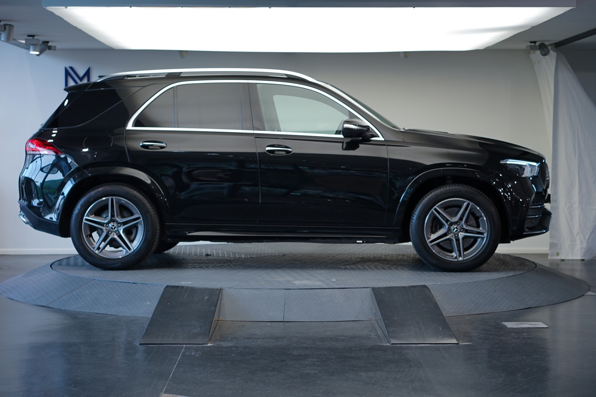 MERCEDES-BENZ GLE 300 d 4Matic 9G-Tronic *CH-Fahrzeug*-showroom-element-3