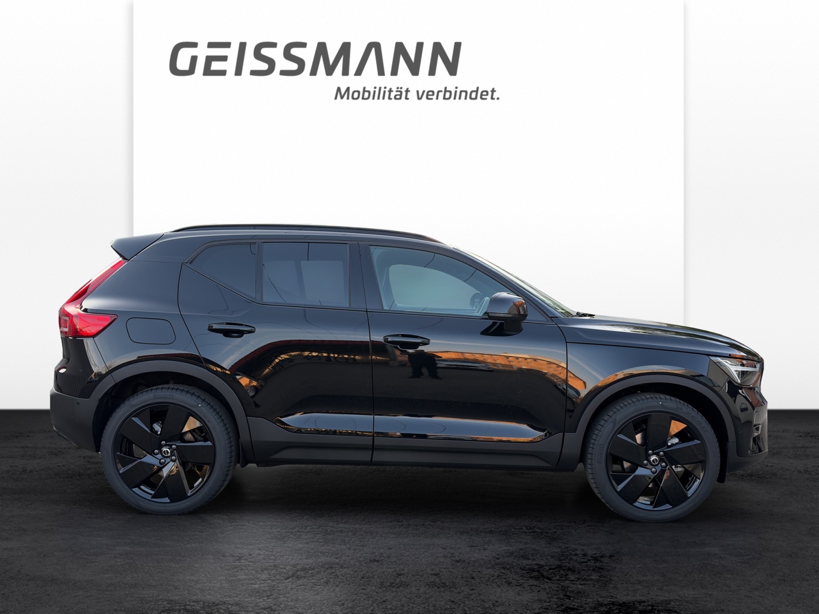 VOLVO XC40 2.0 B4 MH Black Edition-image-3