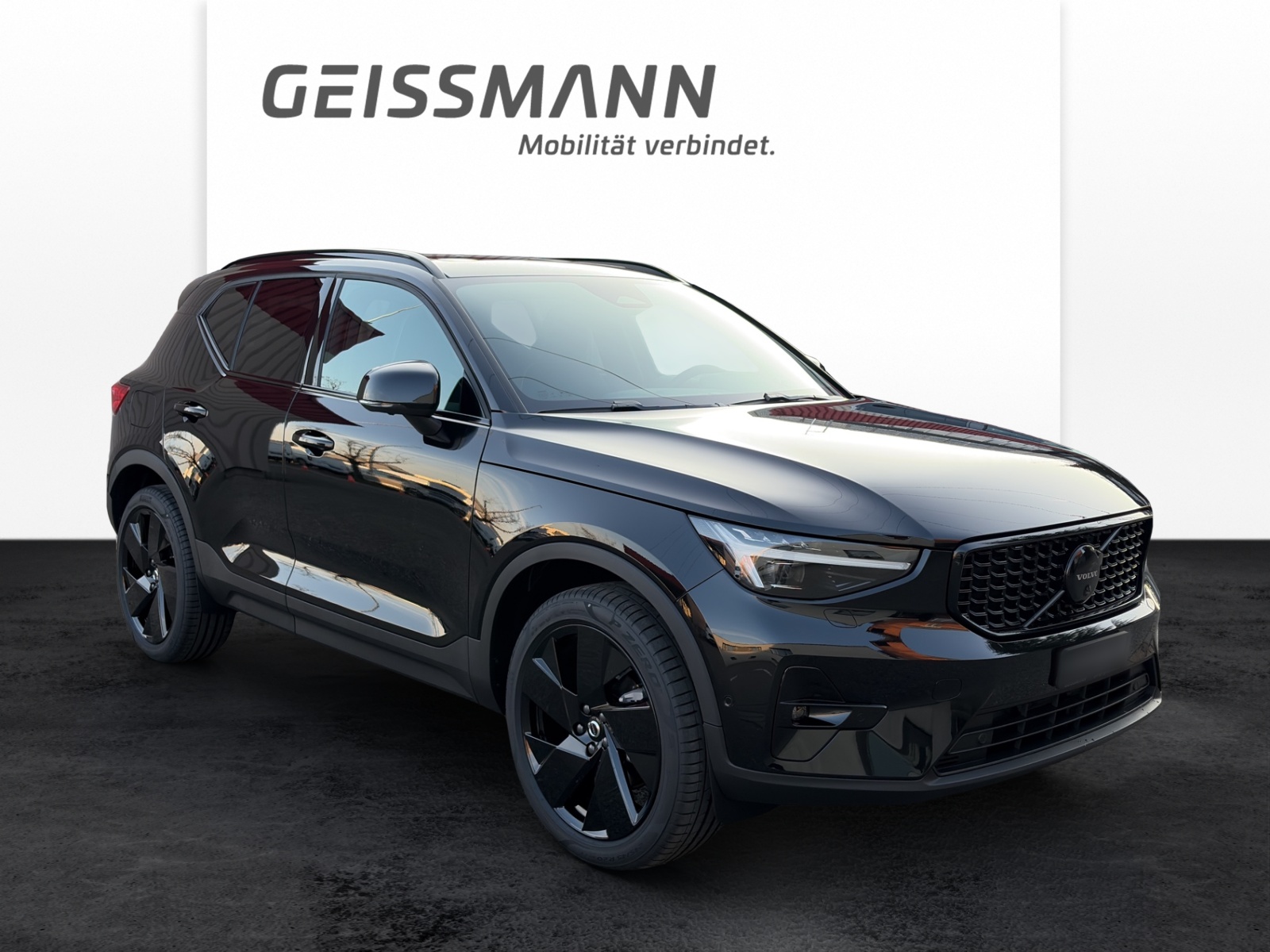 VOLVO XC40 2.0 B4 MH Black Edition-image-1