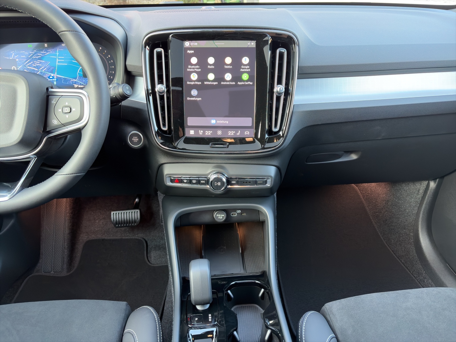 VOLVO XC40 2.0 B4 MH Black Edition-image-9