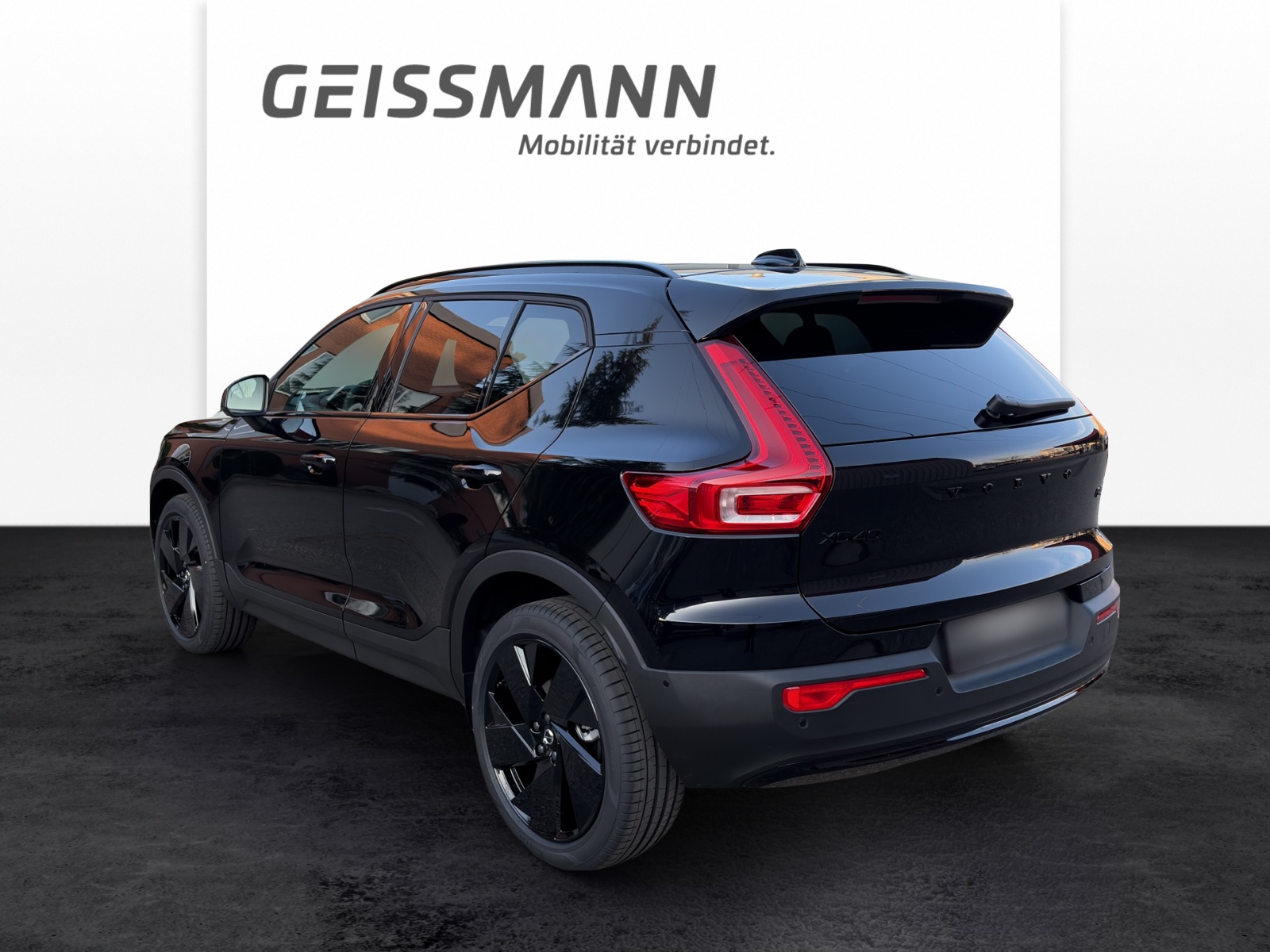 VOLVO XC40 2.0 B4 MH Black Edition-image-4