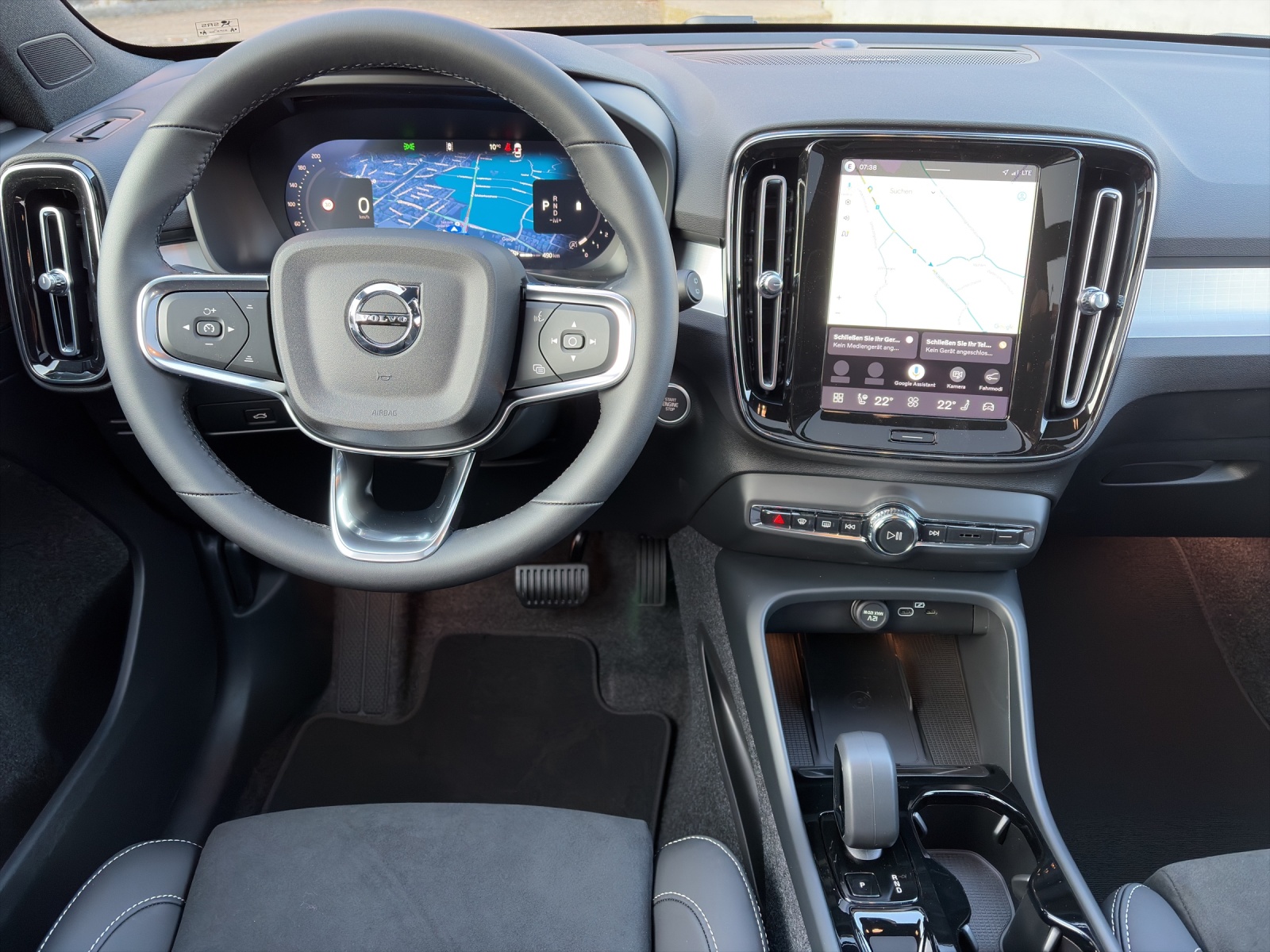 VOLVO XC40 2.0 B4 MH Black Edition-image-8