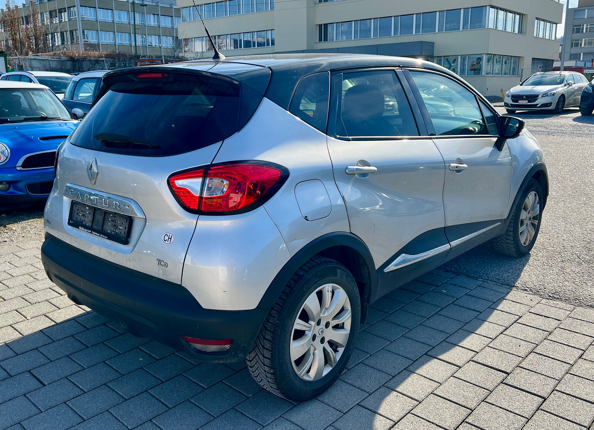 RENAULT Captur 1.2 T 16V Privilège EDC Automat (Klimatronik * Alufelgen * Sensoren Mit Kamera * Multilenkrad * Navigation * BO5)-image-6