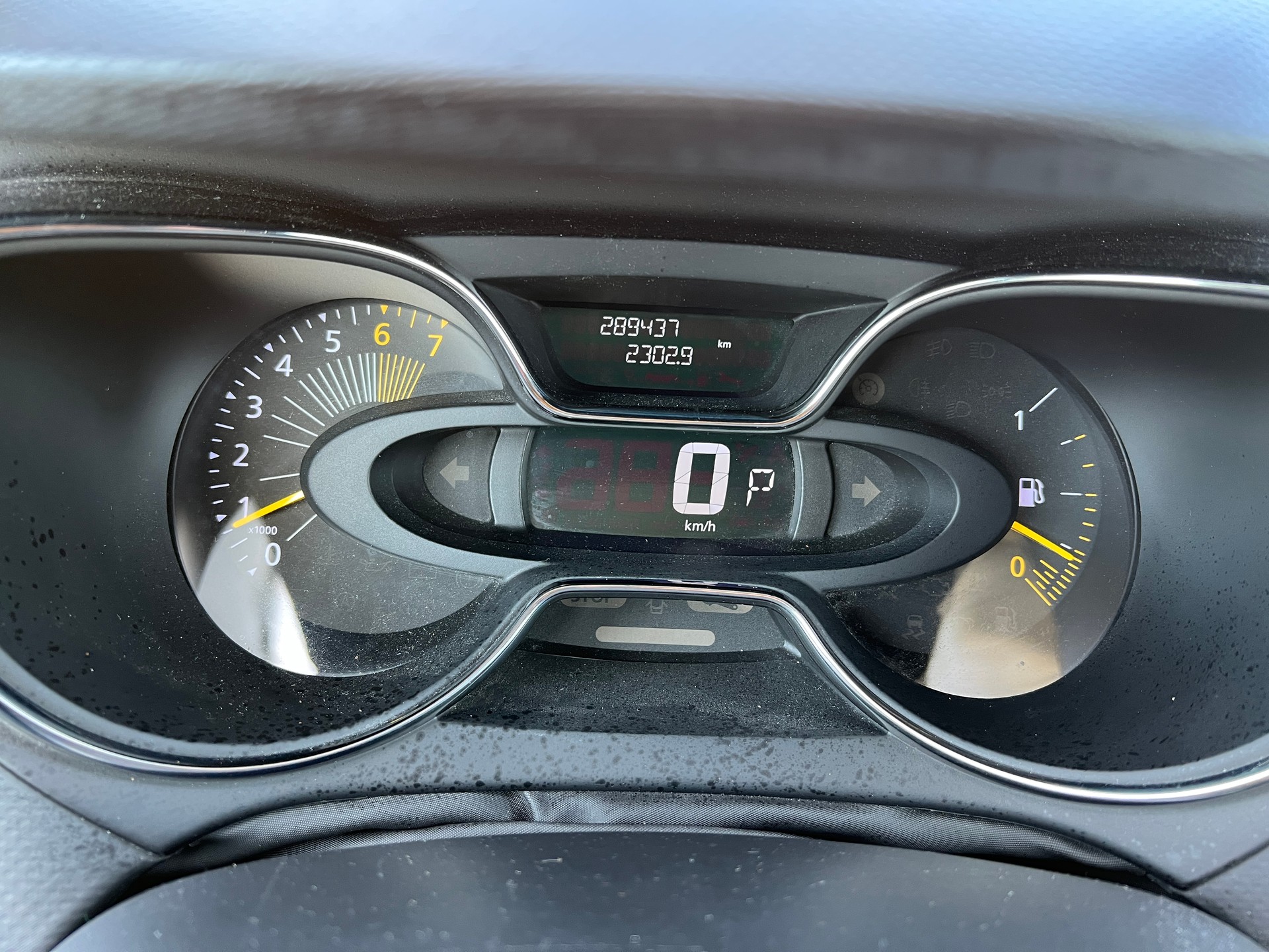 RENAULT Captur 1.2 T 16V Privilège EDC Automat (Klimatronik * Alufelgen * Sensoren Mit Kamera * Multilenkrad * Navigation * BO5)-image-8