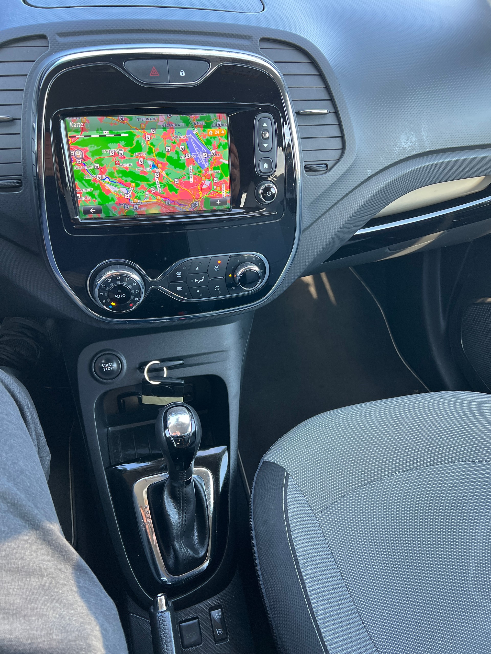 RENAULT Captur 1.2 T 16V Privilège EDC Automat (Klimatronik * Alufelgen * Sensoren Mit Kamera * Multilenkrad * Navigation * BO5)-image-10