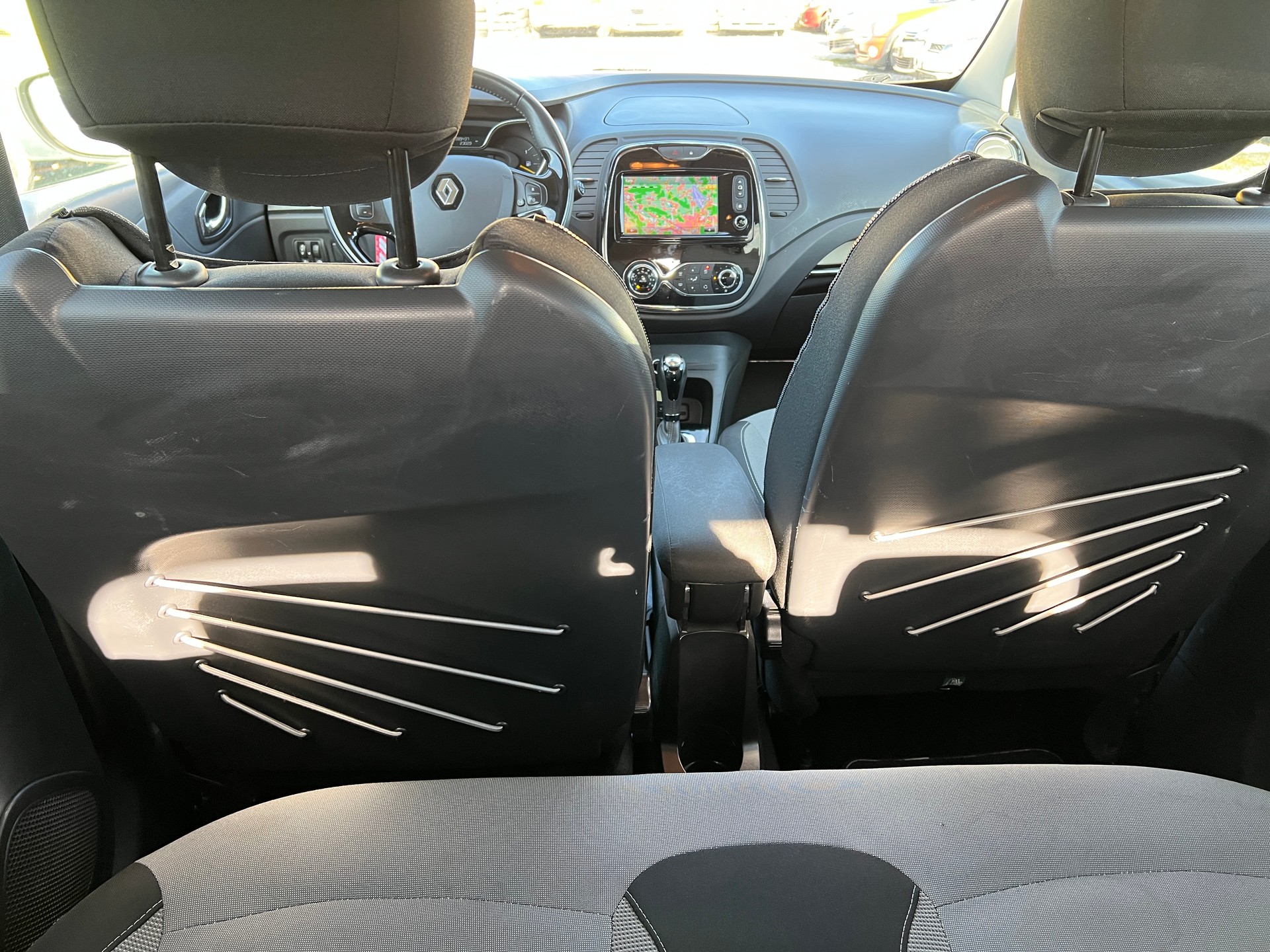 RENAULT Captur 1.2 T 16V Privilège EDC Automat (Klimatronik * Alufelgen * Sensoren Mit Kamera * Multilenkrad * Navigation * BO5)-image-12