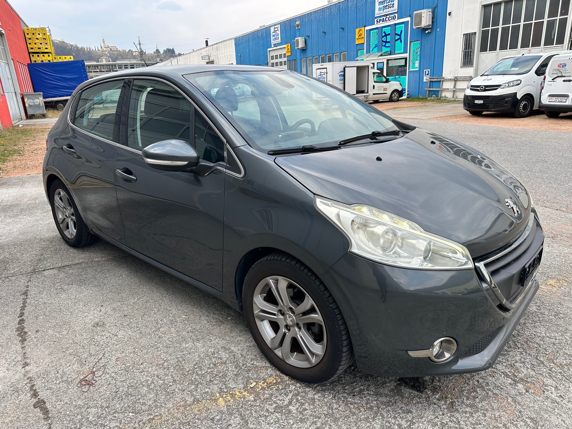 PEUGEOT 208 1.2 THP Allure-image-2