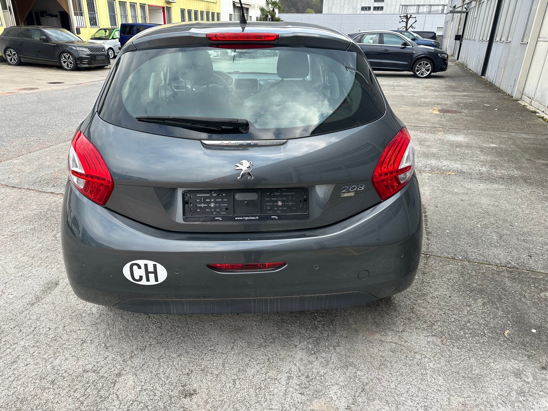 PEUGEOT 208 1.2 THP Allure-image-3