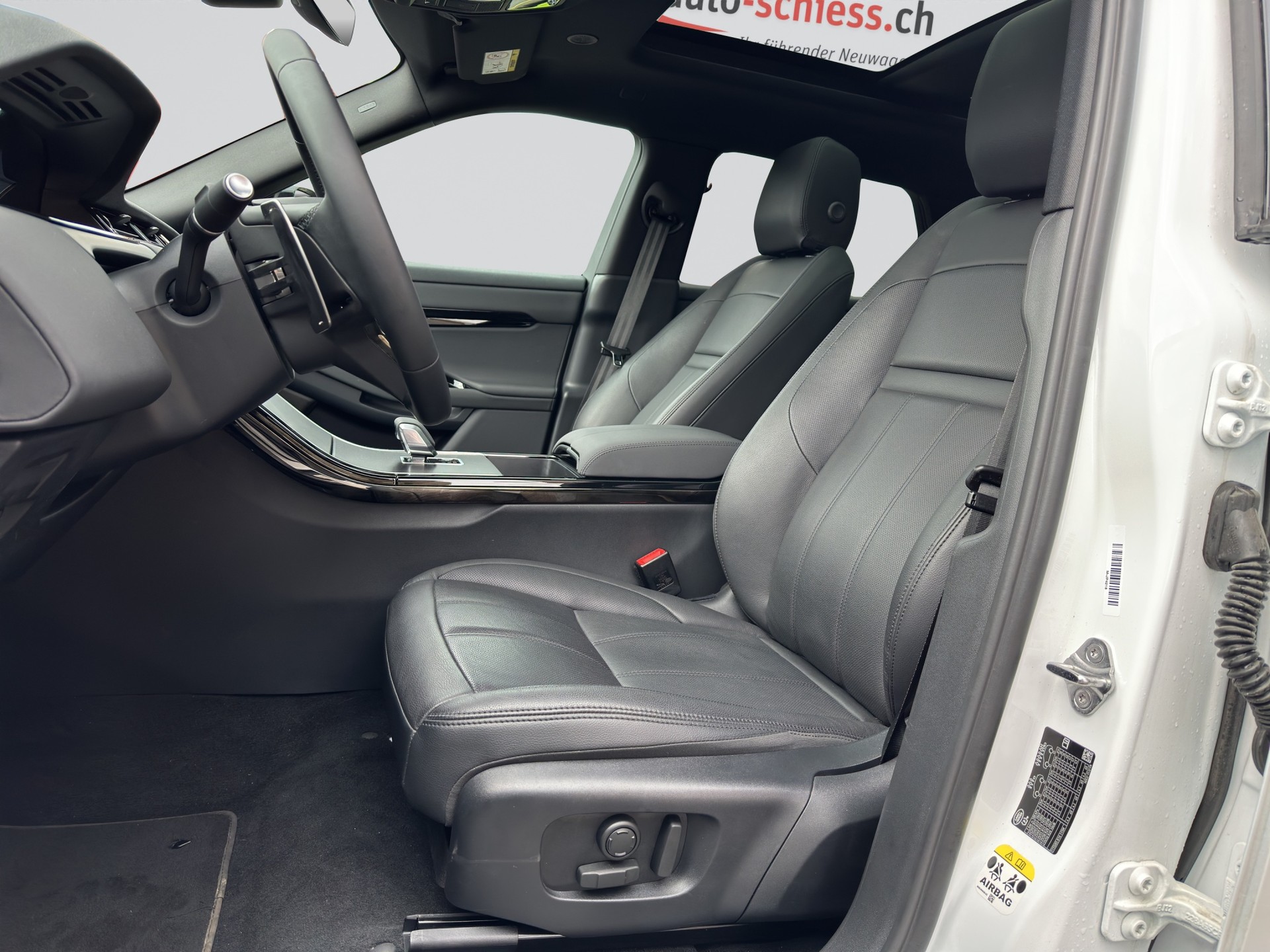 LAND ROVER Range Rover Evoque D 200 Dynamic SE Black Pack MHEV-image-5