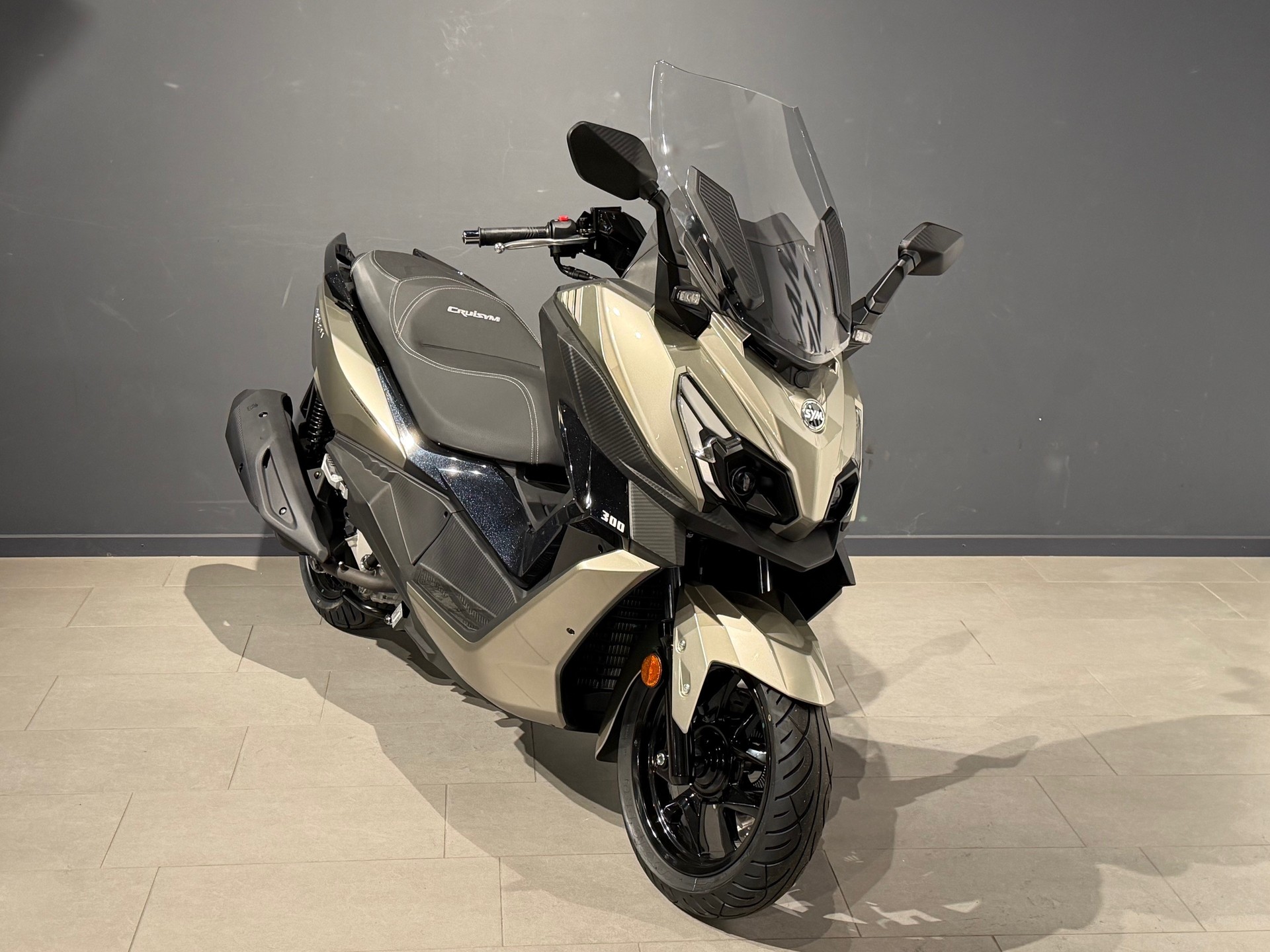 SYM Cruisym 300-showroom-element-1
