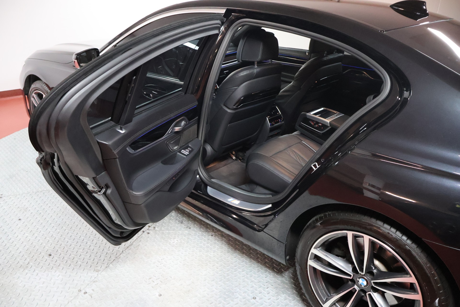 BMW 730d xDrive Steptronic-image-15