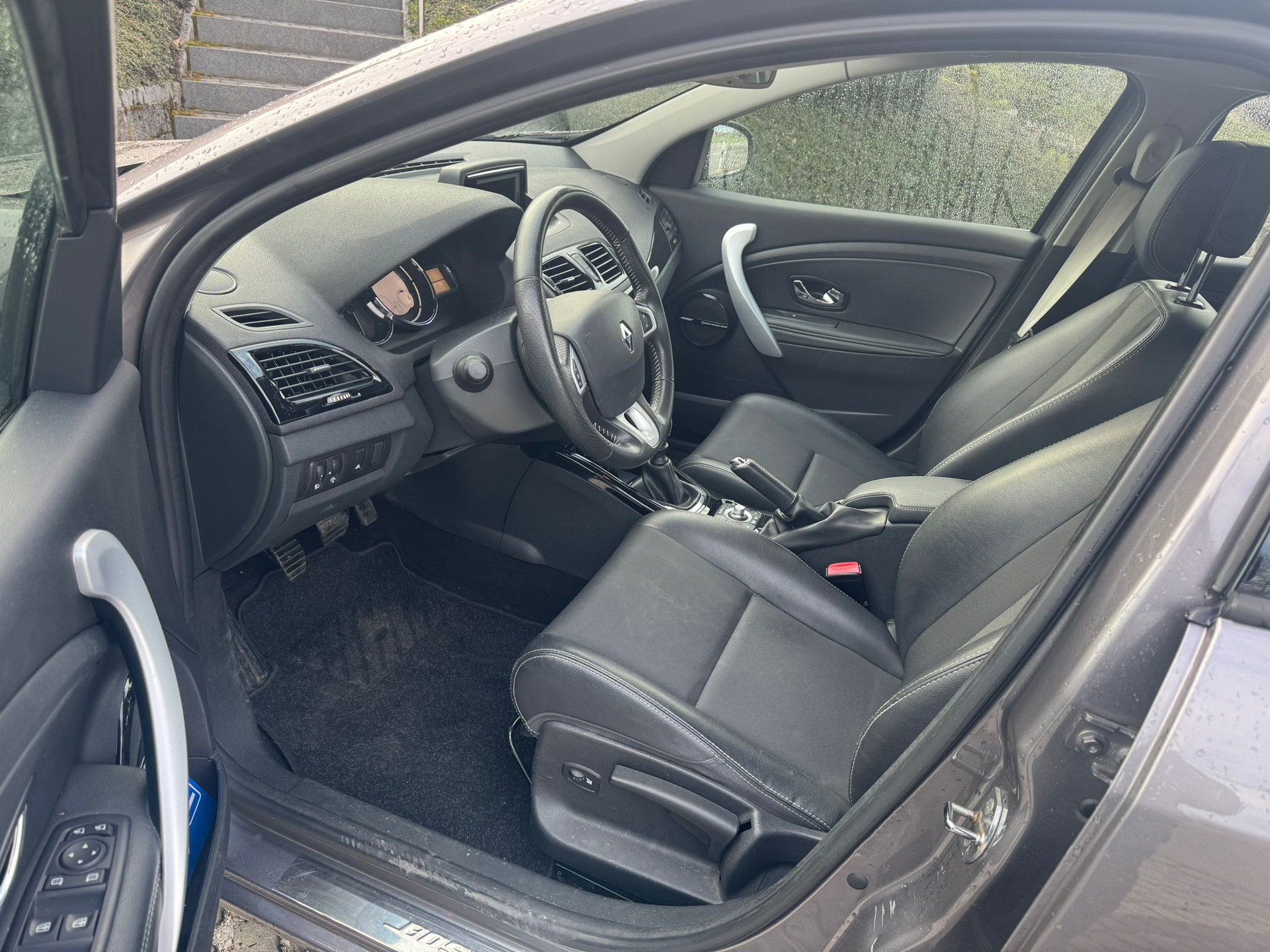 RENAULT Mégane Coupé 1.4 16V Turbo Bose-image-9
