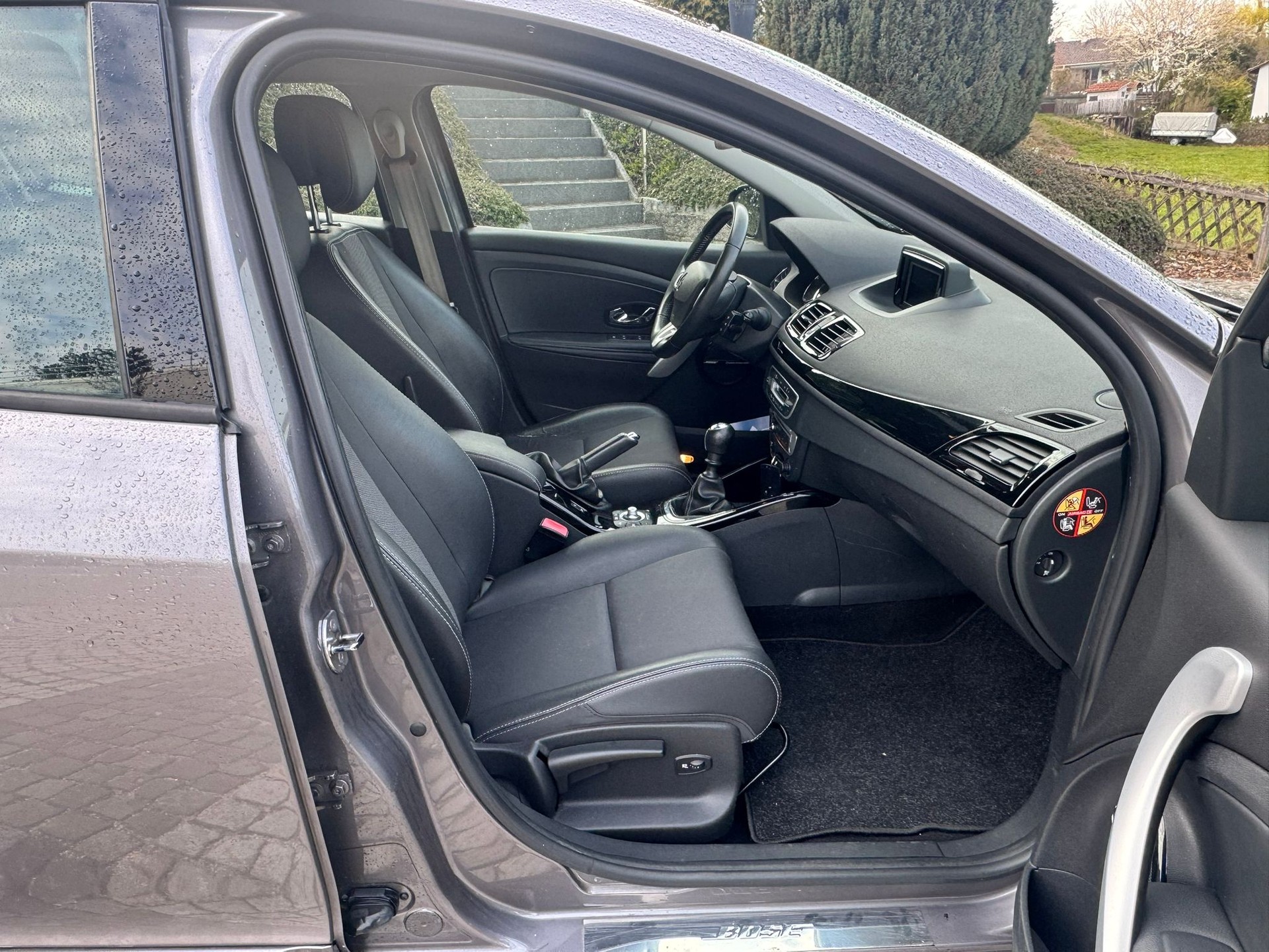 RENAULT Mégane Coupé 1.4 16V Turbo Bose-image-11