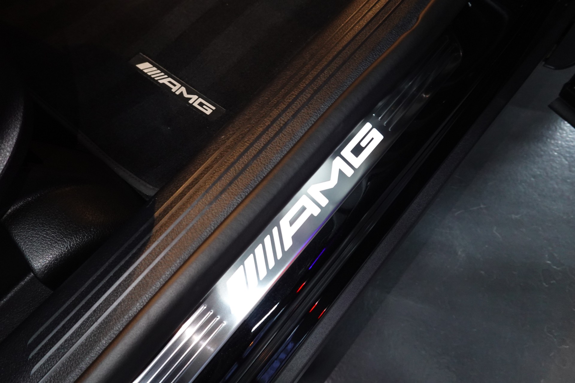 MERCEDES-BENZ GLB 35 AMG 4MATIC 8G-TRONIC CH-FZ MIT GARANTIE 7-PLÄTZER-image-41