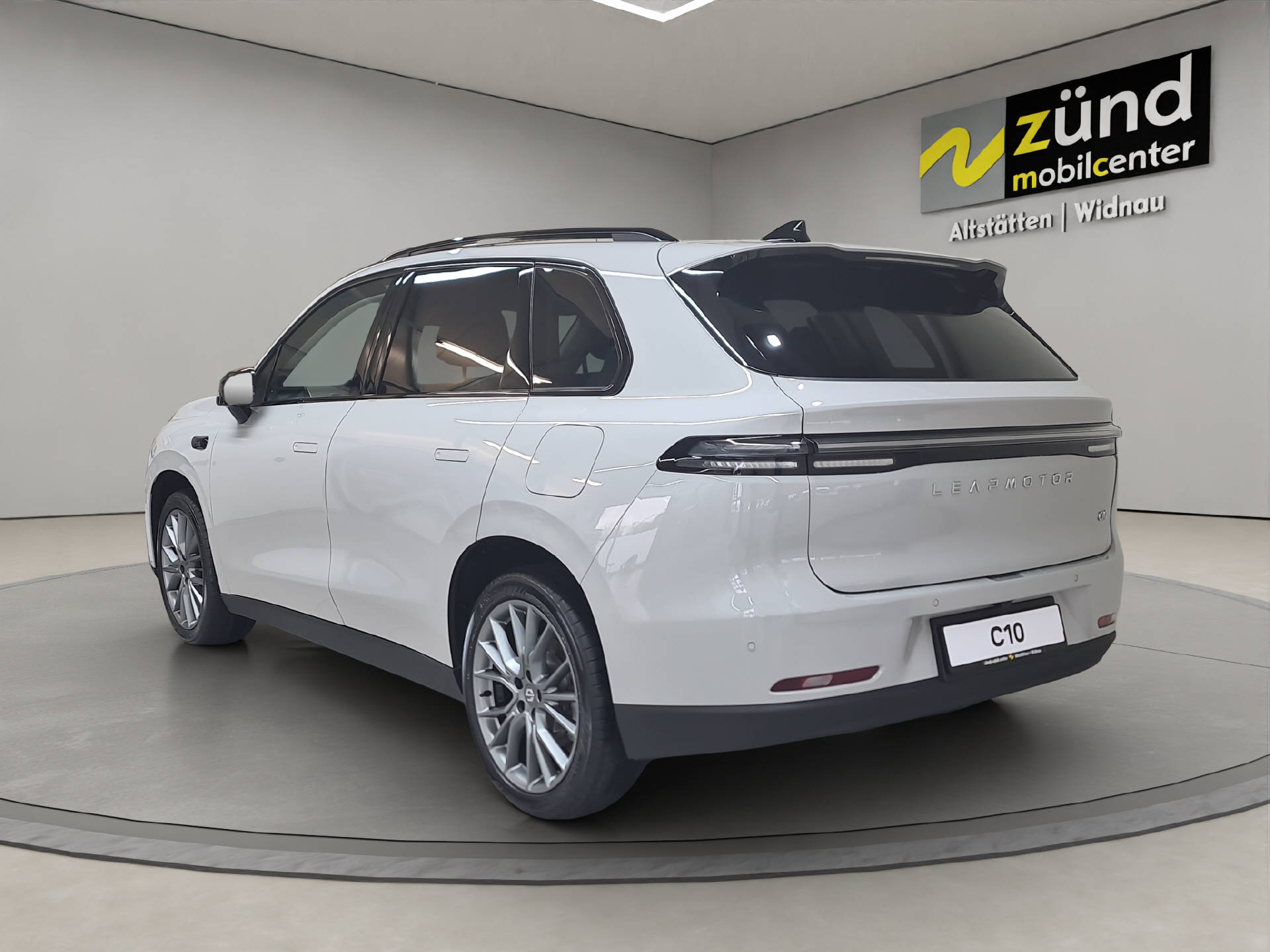 LEAPMOTOR C10 1.5 Hybrid EV-image-2