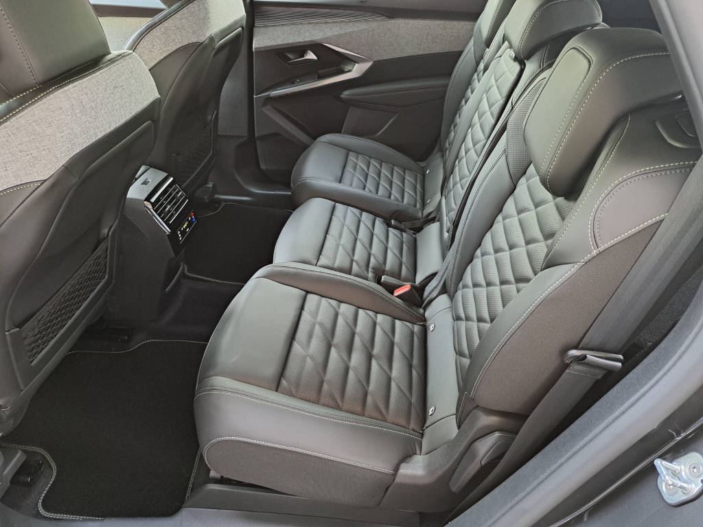PEUGEOT 5008 1.6 PHEV 225cv GT Exclusive (crochet)-image-9
