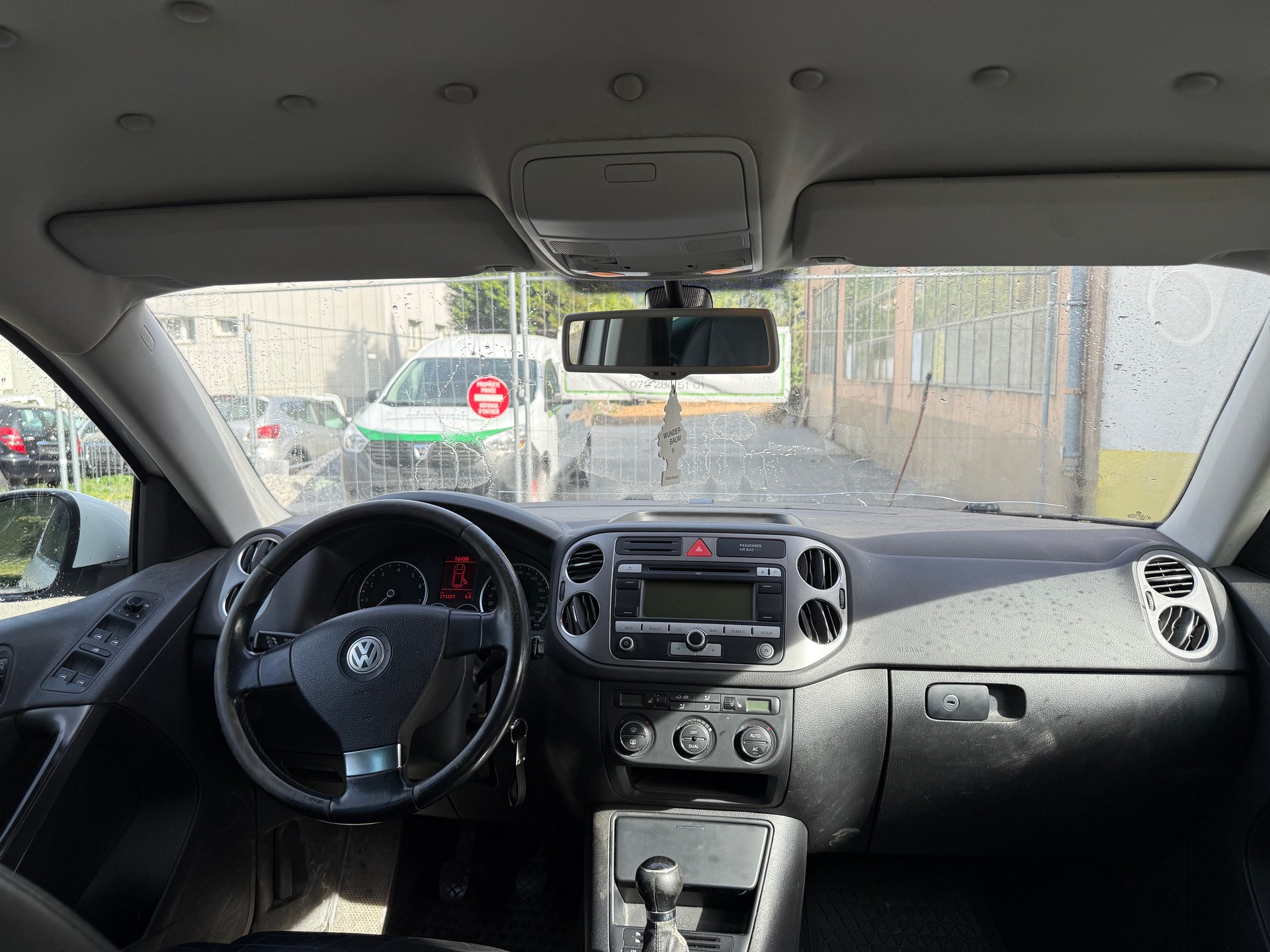VW Tiguan 1.4 TSI Sport&Style-image-11