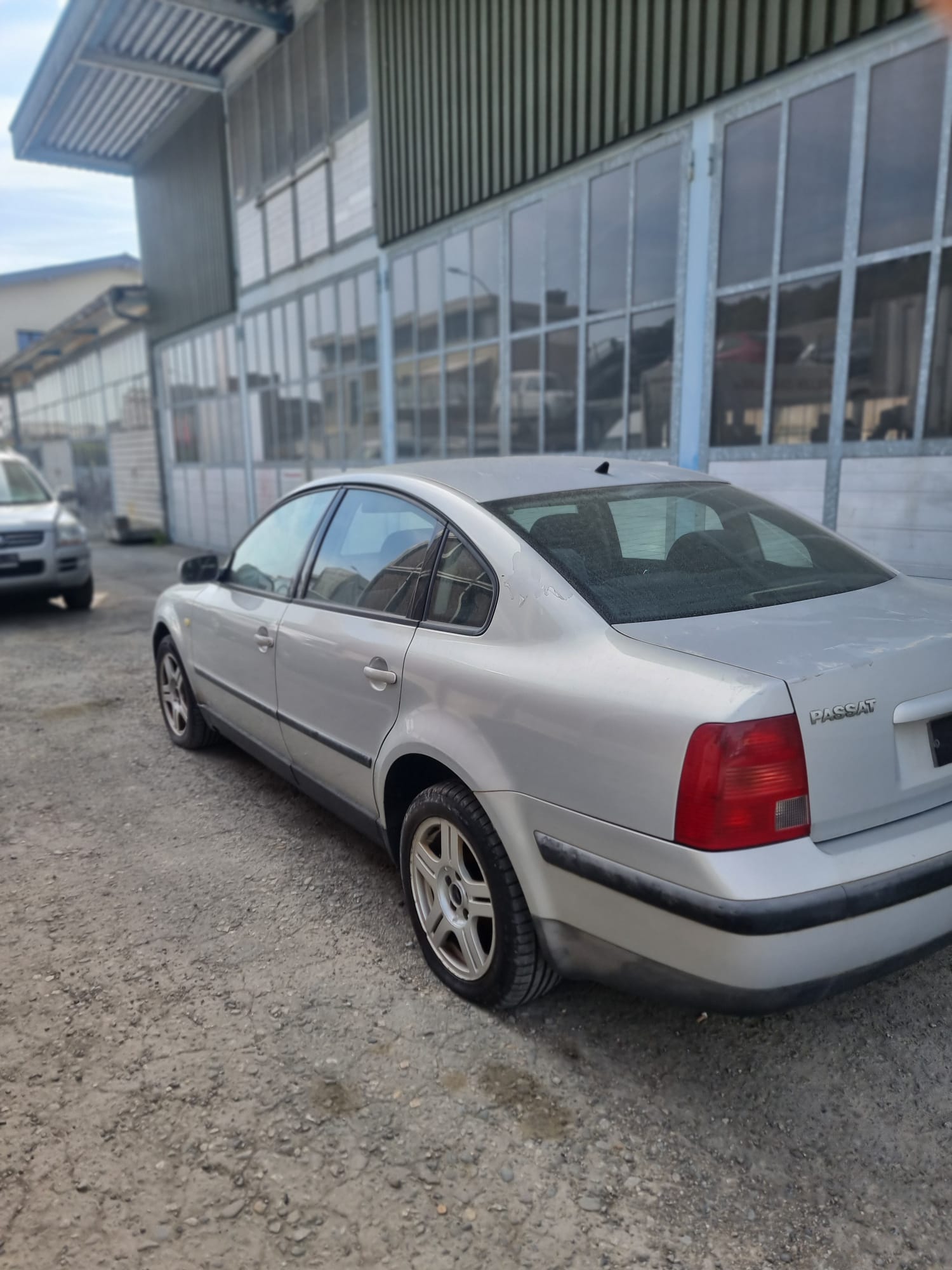 VW Passat 1.9 TDI Comfortline-image-5