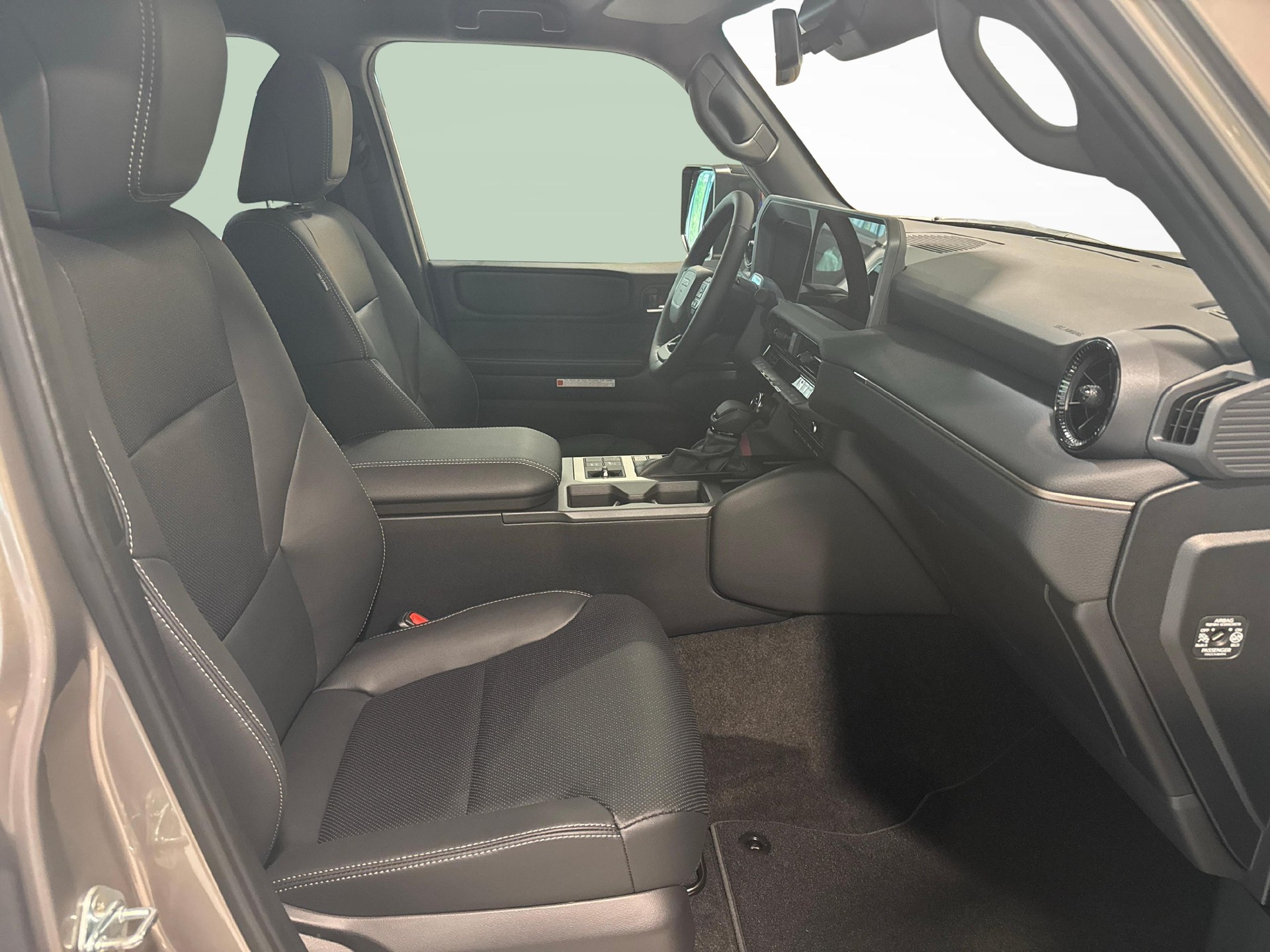 TOYOTA Land Cruiser 2.8 D 48V Style-image-10