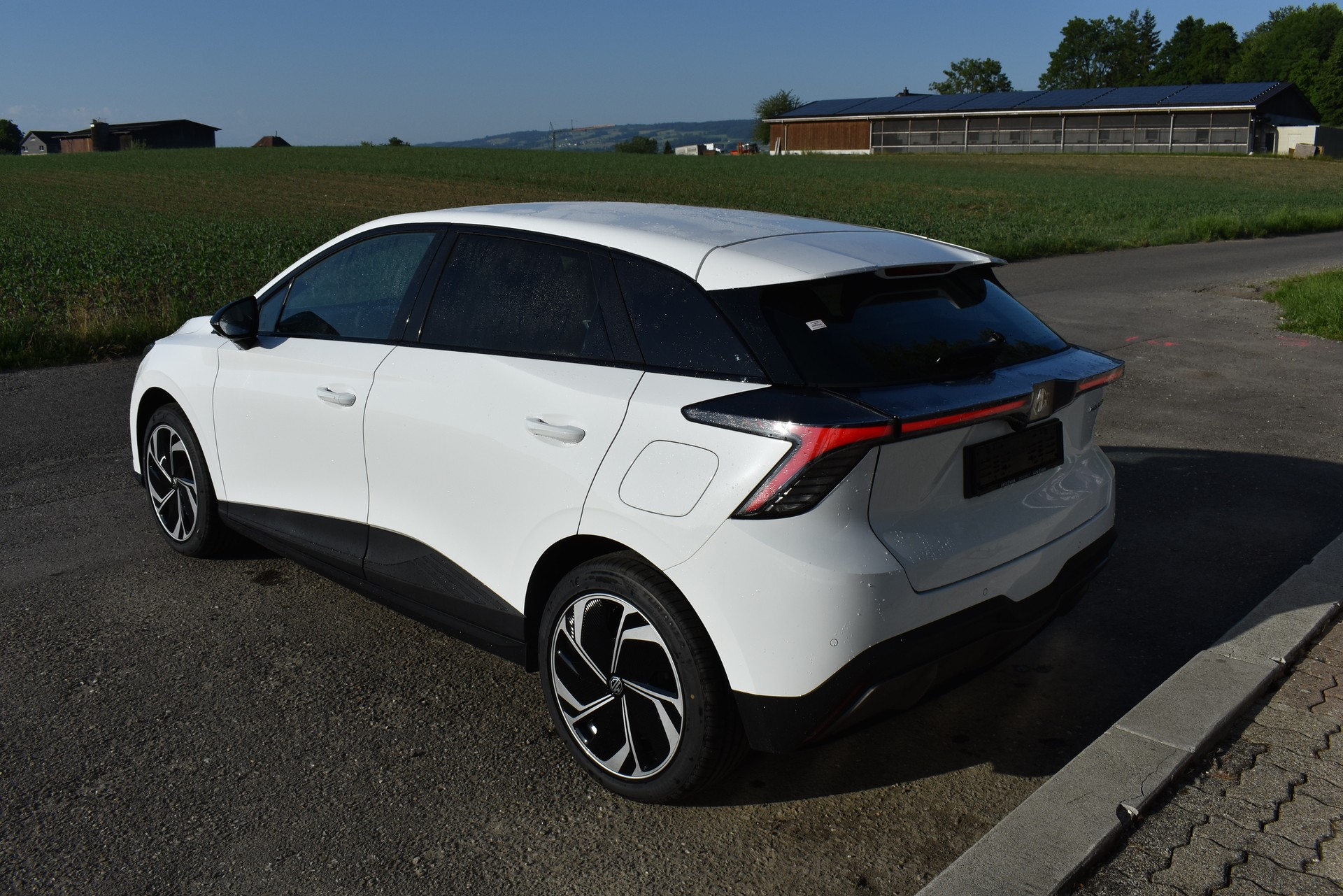 MG 4 EV 64kWh Premium-image-4