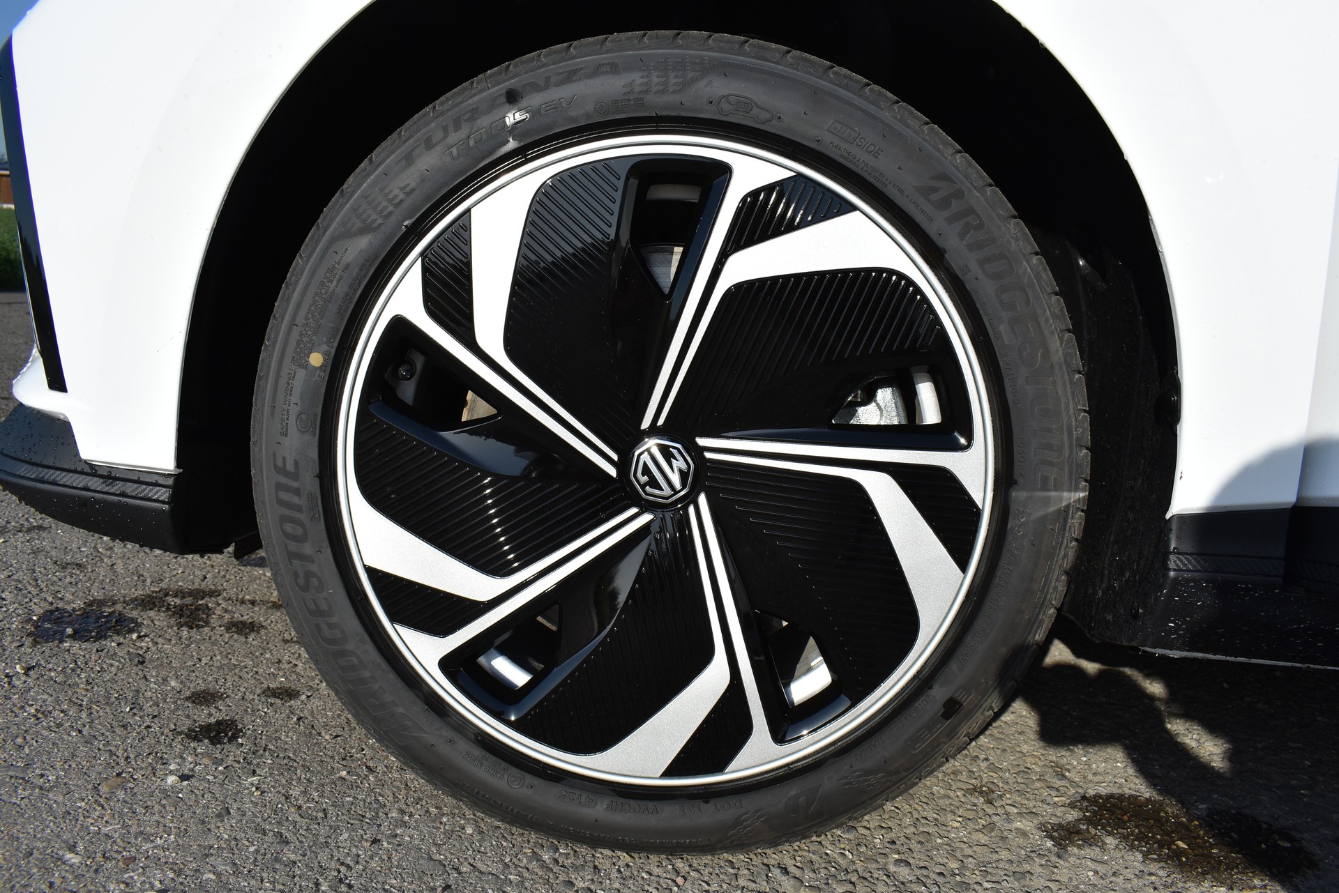 MG 4 EV 64kWh Premium-image-12