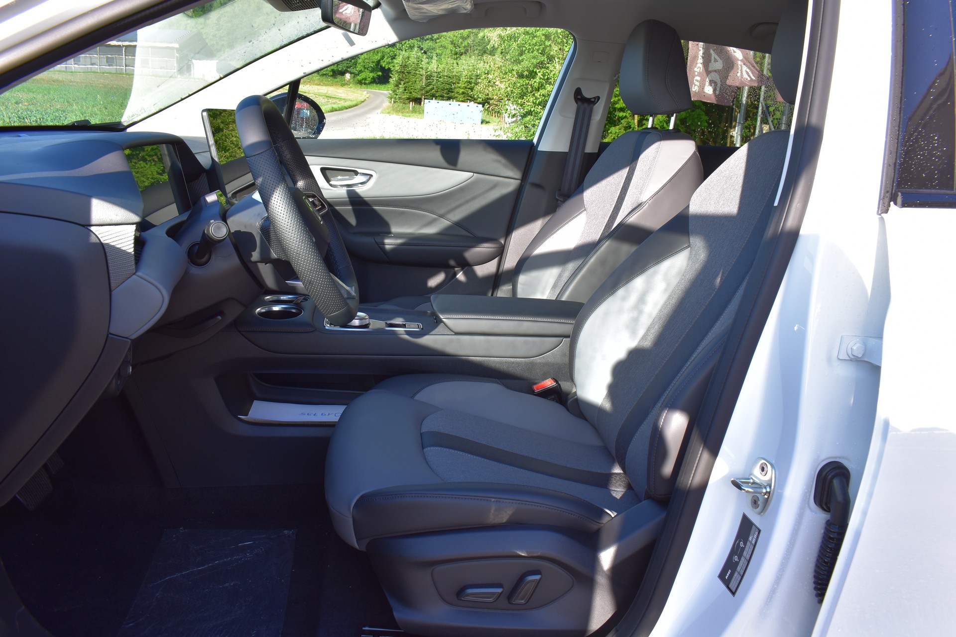MG 4 EV 64kWh Premium-image-11