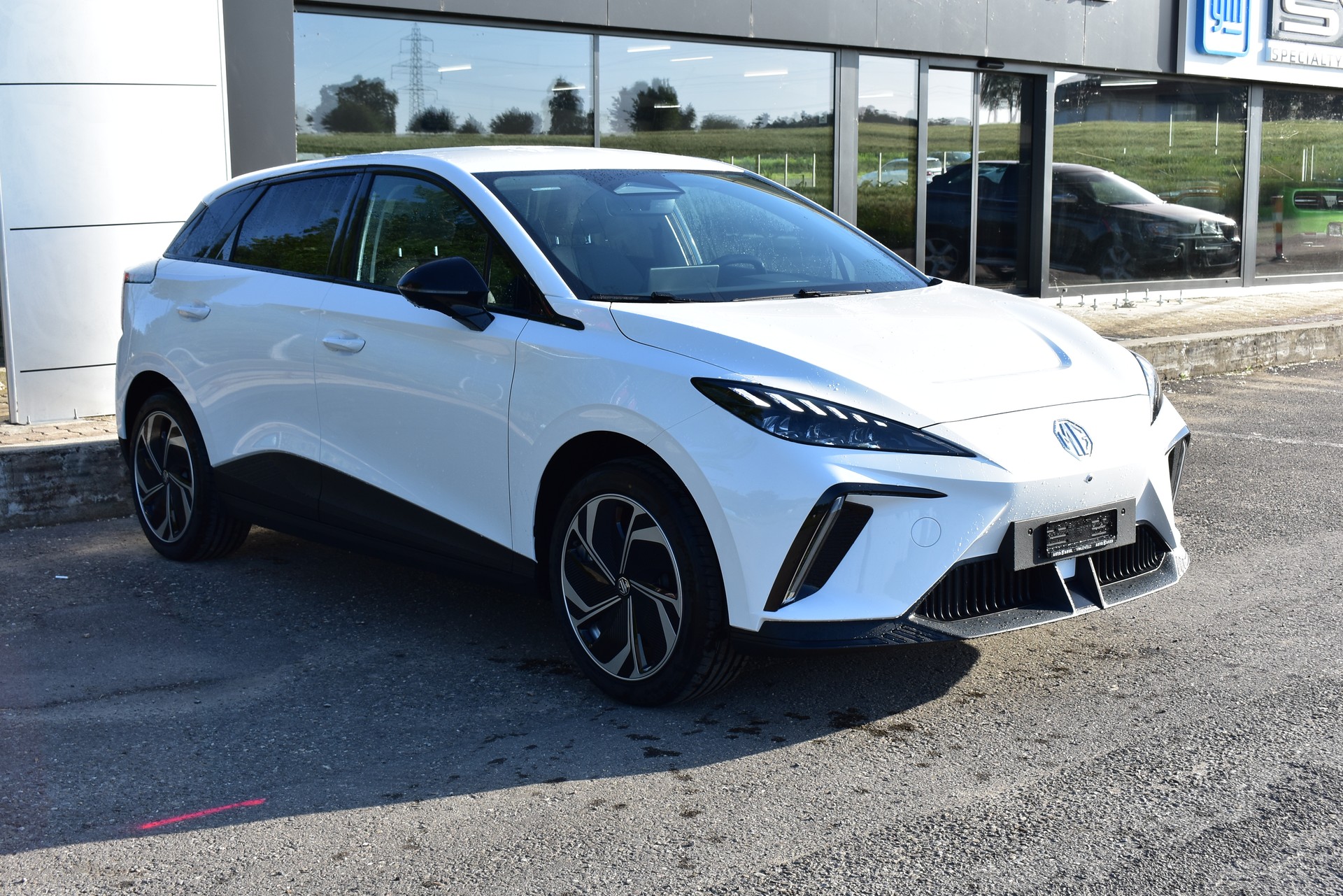 MG 4 EV 64kWh Premium-image-1
