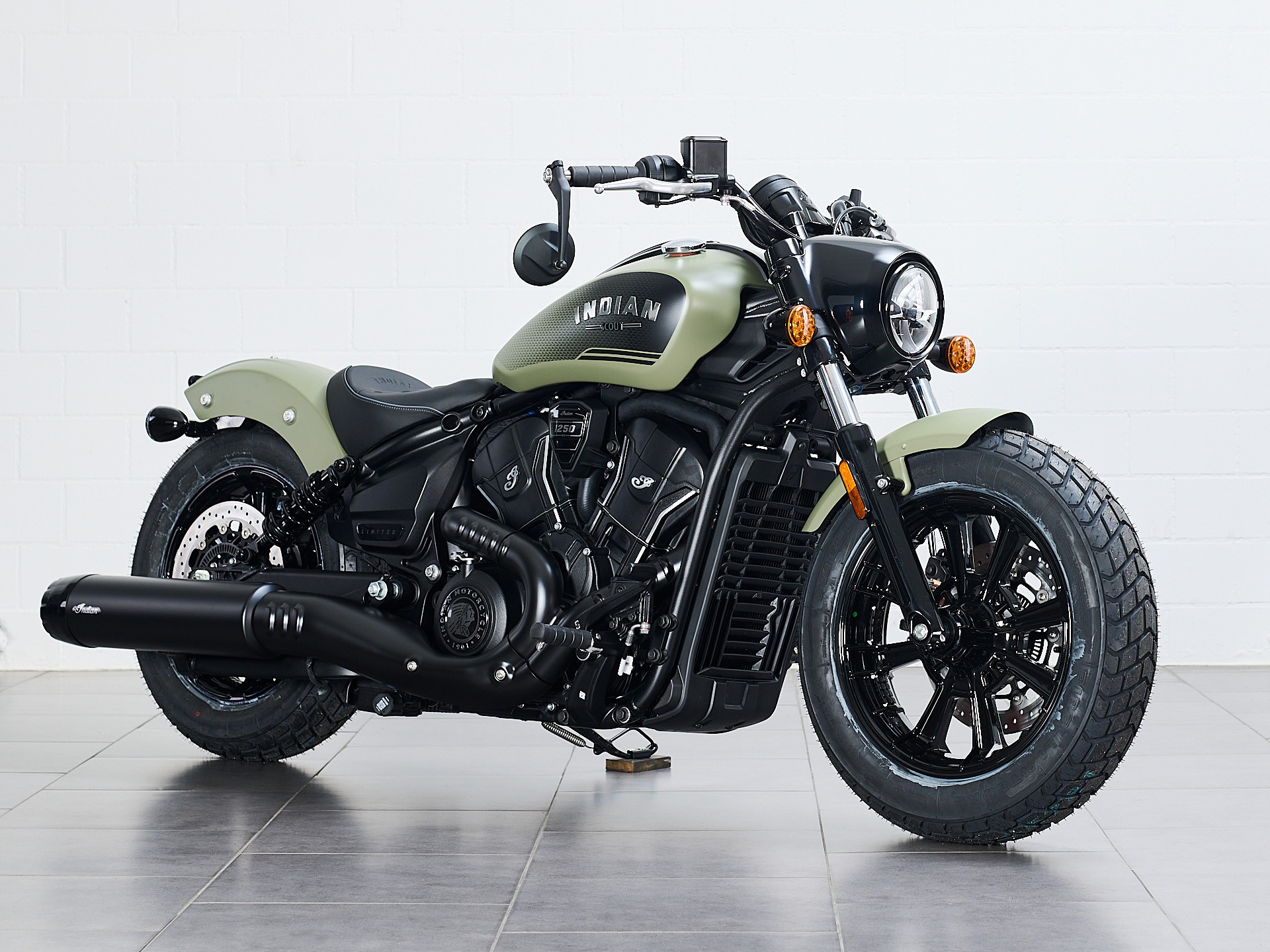 INDIAN Scout Bobber L+T-showroom-element-1