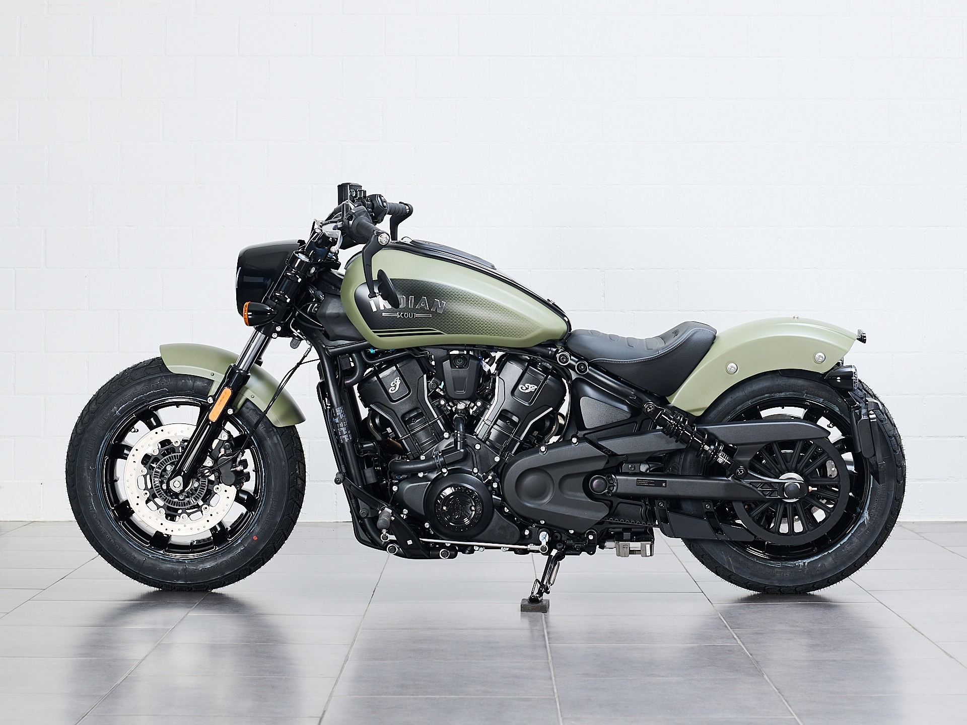 INDIAN Scout Bobber L+T-showroom-element-2