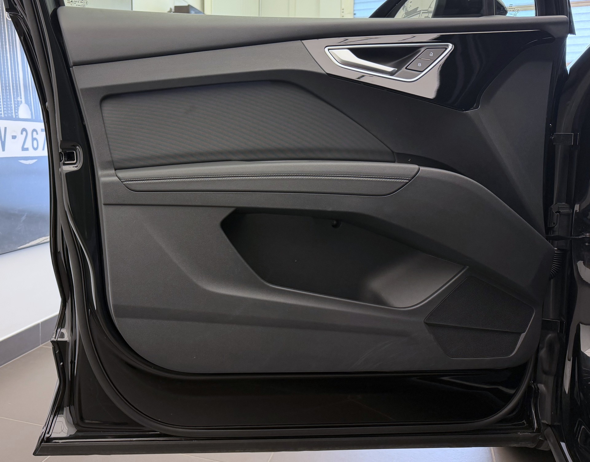 AUDI Q4 e-tron 50 quattro-showroom-element-3
