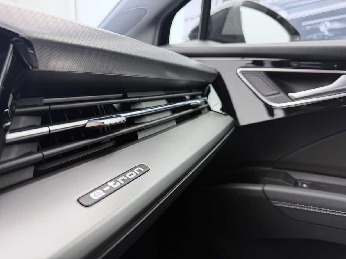 AUDI Q4 e-tron 50 quattro-image-16