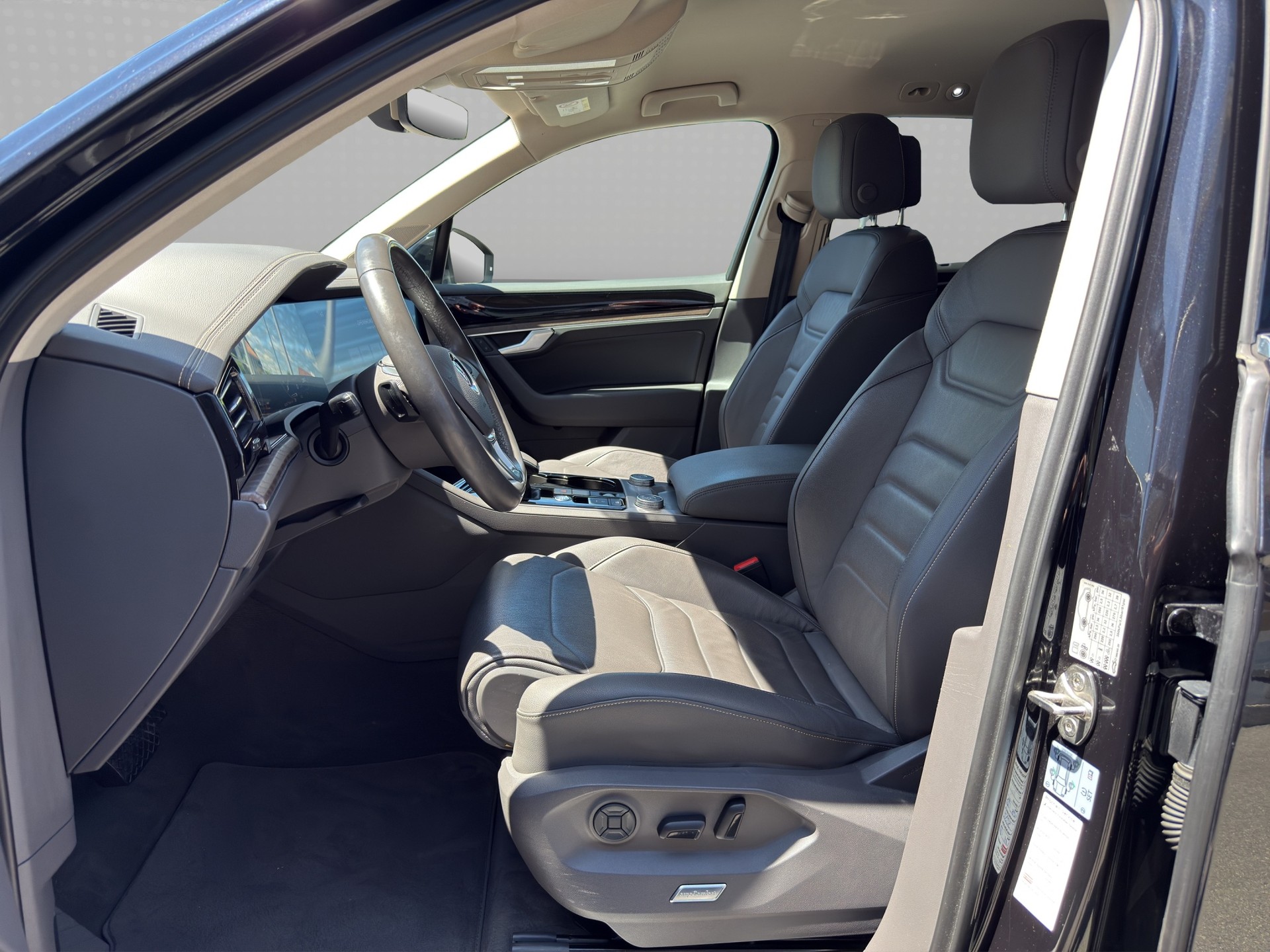 VW Touareg 3.0 TDI Atmosphere Tiptronic-image-8