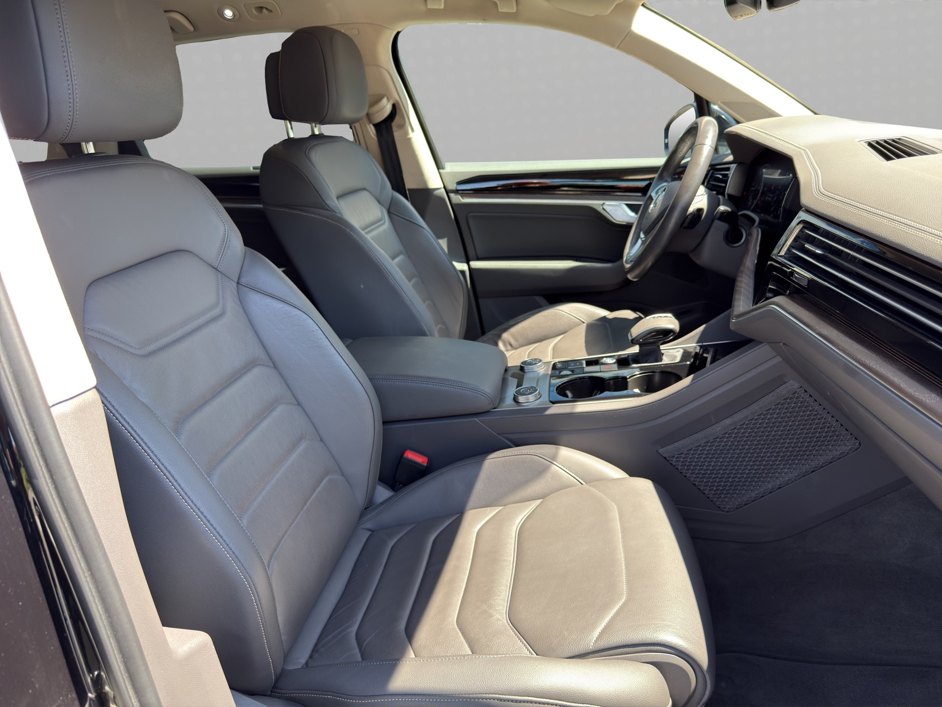 VW Touareg 3.0 TDI Atmosphere Tiptronic-image-17