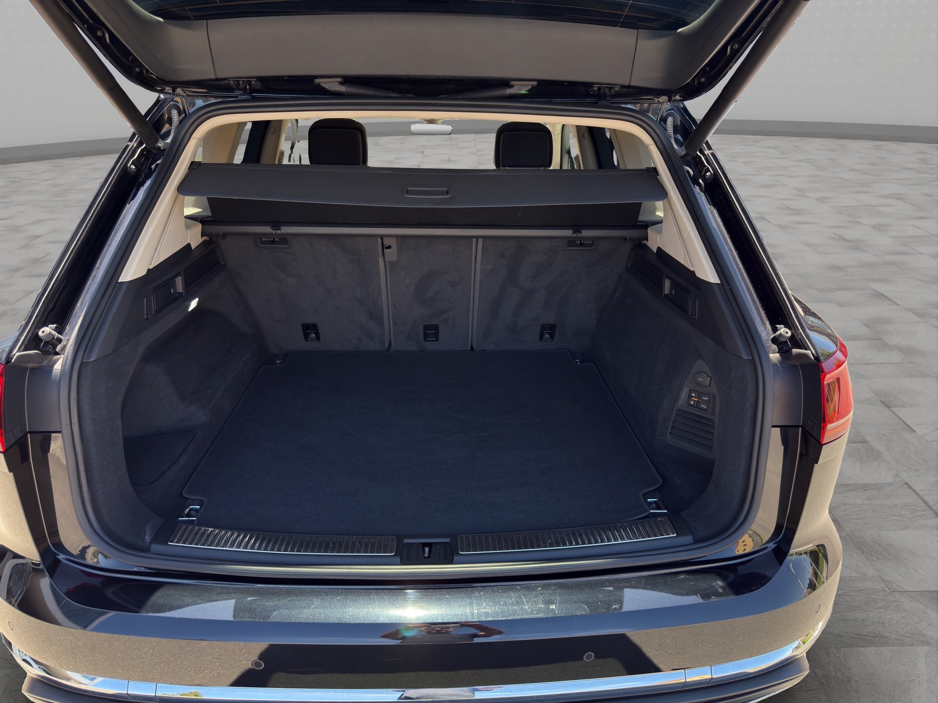 VW Touareg 3.0 TDI Atmosphere Tiptronic-image-19