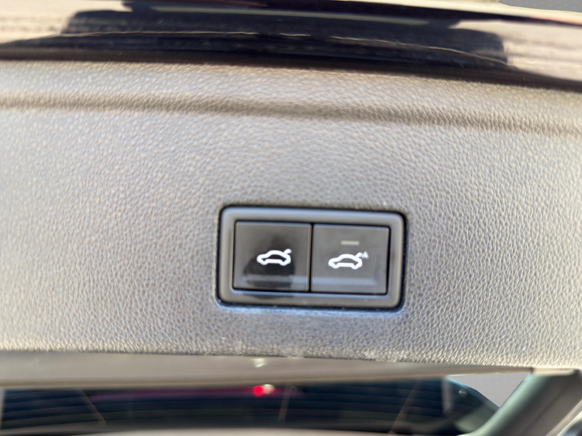 VW Touareg 3.0 TDI Atmosphere Tiptronic-image-21