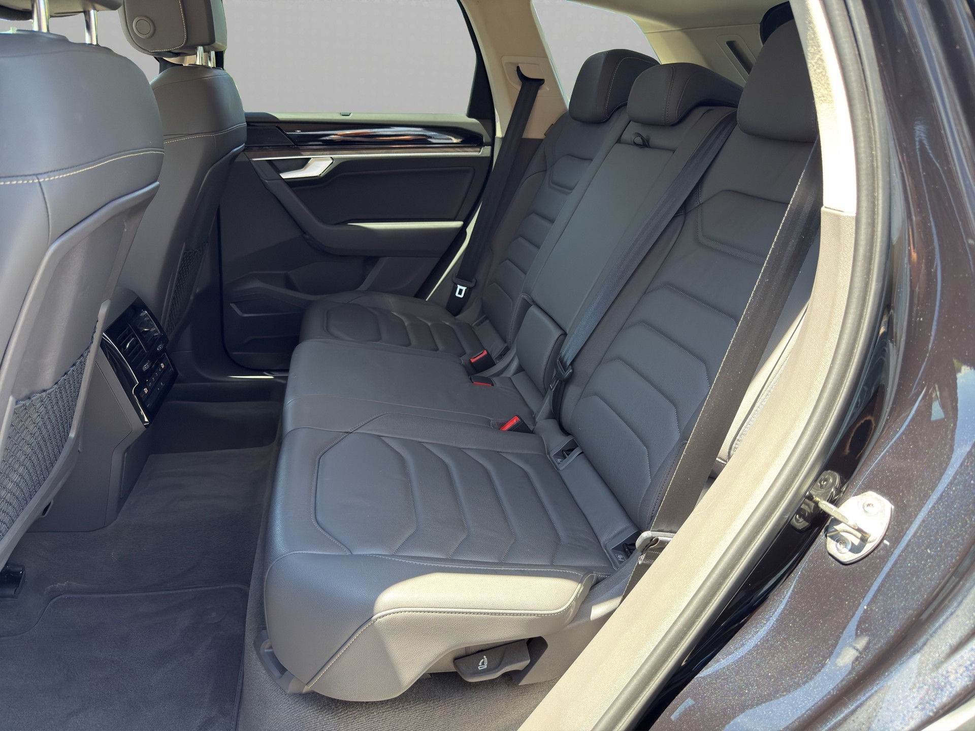 VW Touareg 3.0 TDI Atmosphere Tiptronic-image-12