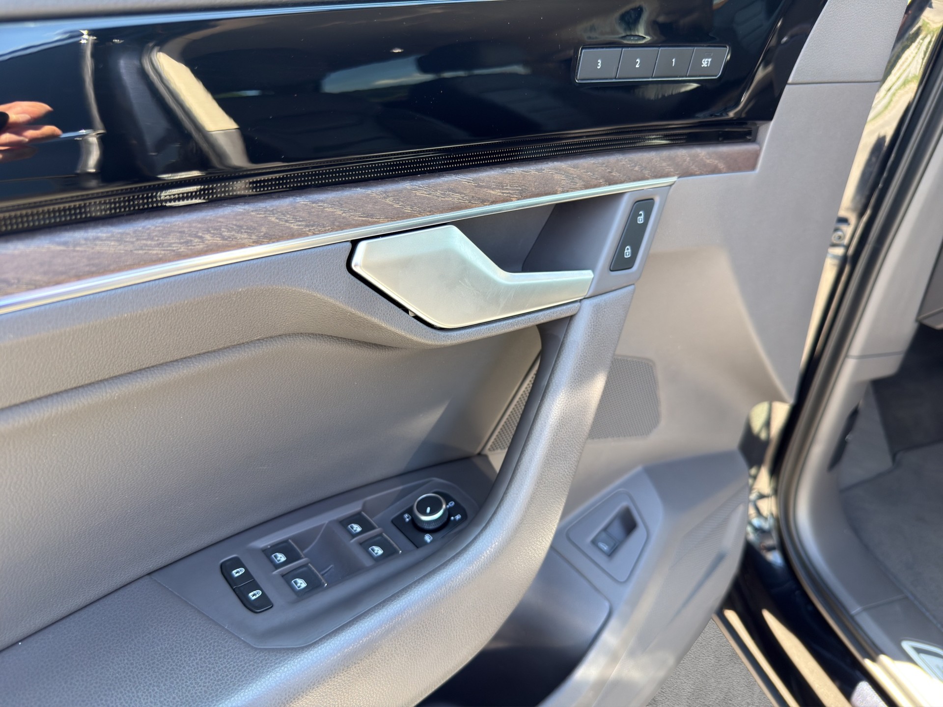VW Touareg 3.0 TDI Atmosphere Tiptronic-image-11