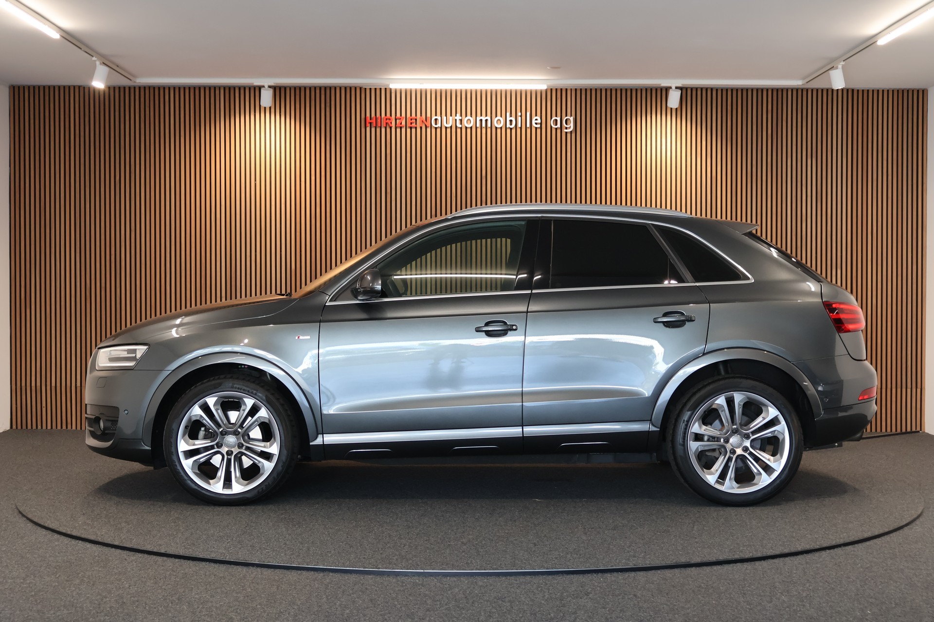 AUDI Q3 2.0 TFSI quattro S-tronic-image-1