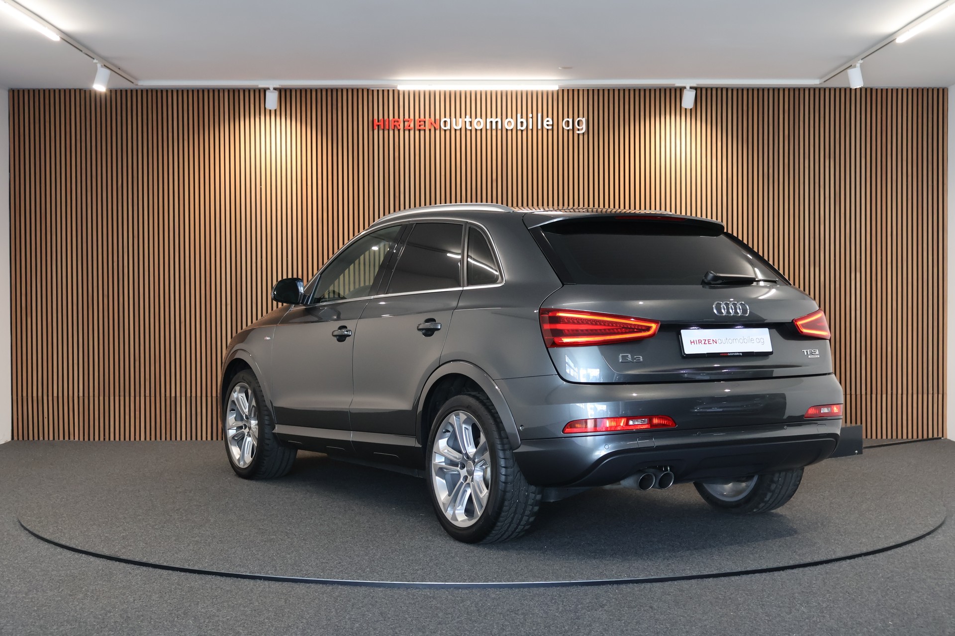 AUDI Q3 2.0 TFSI quattro S-tronic-image-2