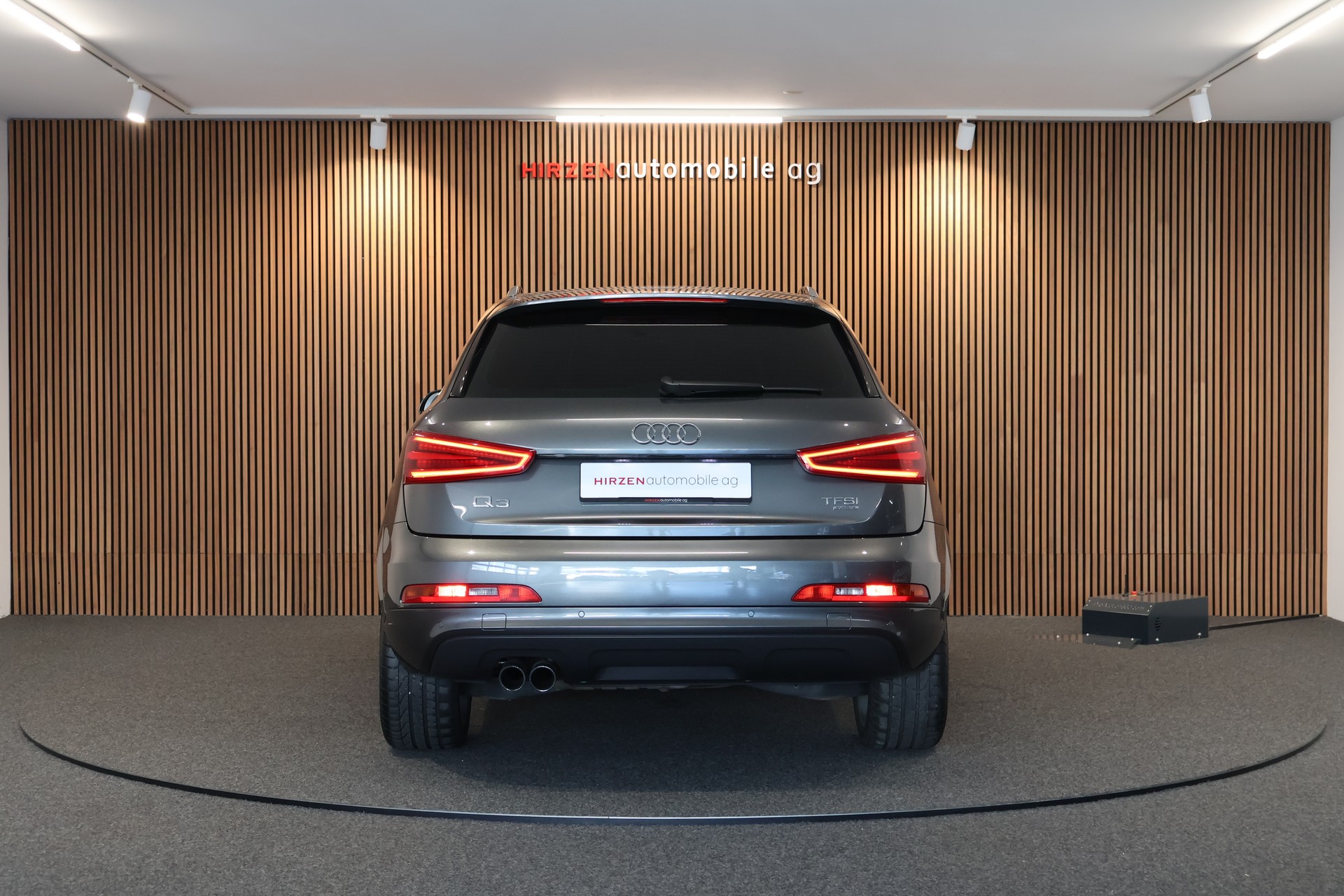 AUDI Q3 2.0 TFSI quattro S-tronic-image-3