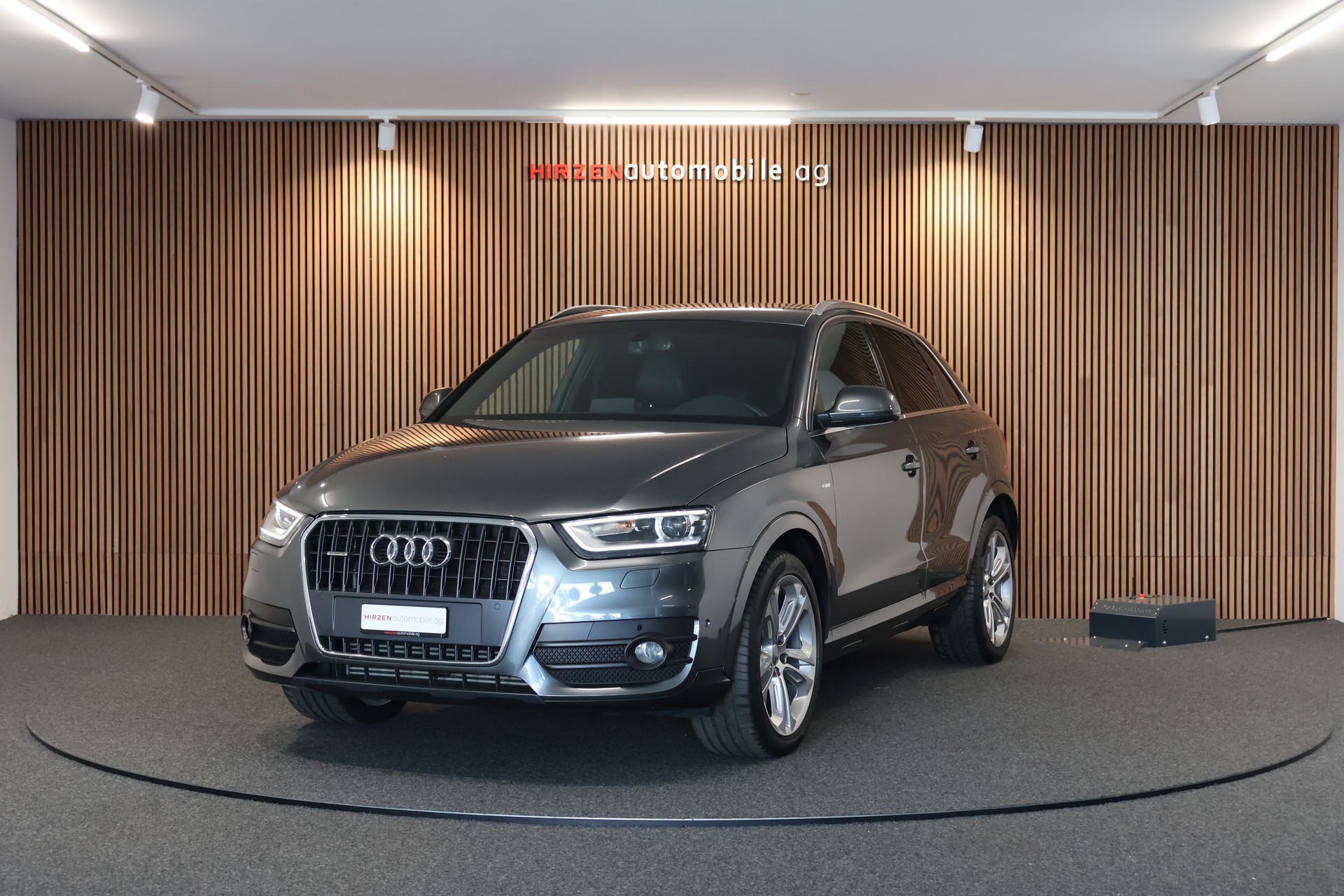 AUDI Q3 2.0 TFSI quattro S-tronic-image-0
