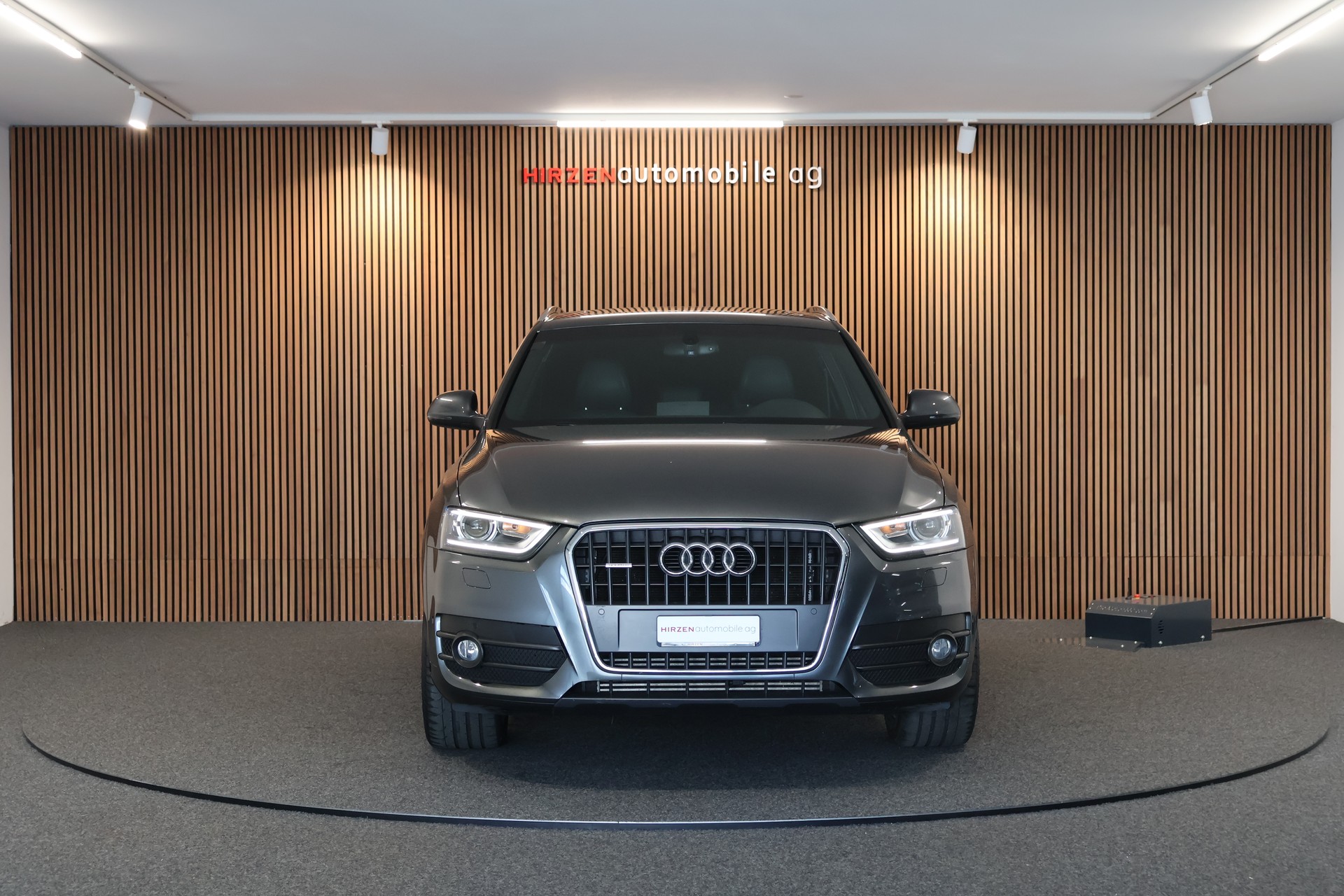 AUDI Q3 2.0 TFSI quattro S-tronic-image-7