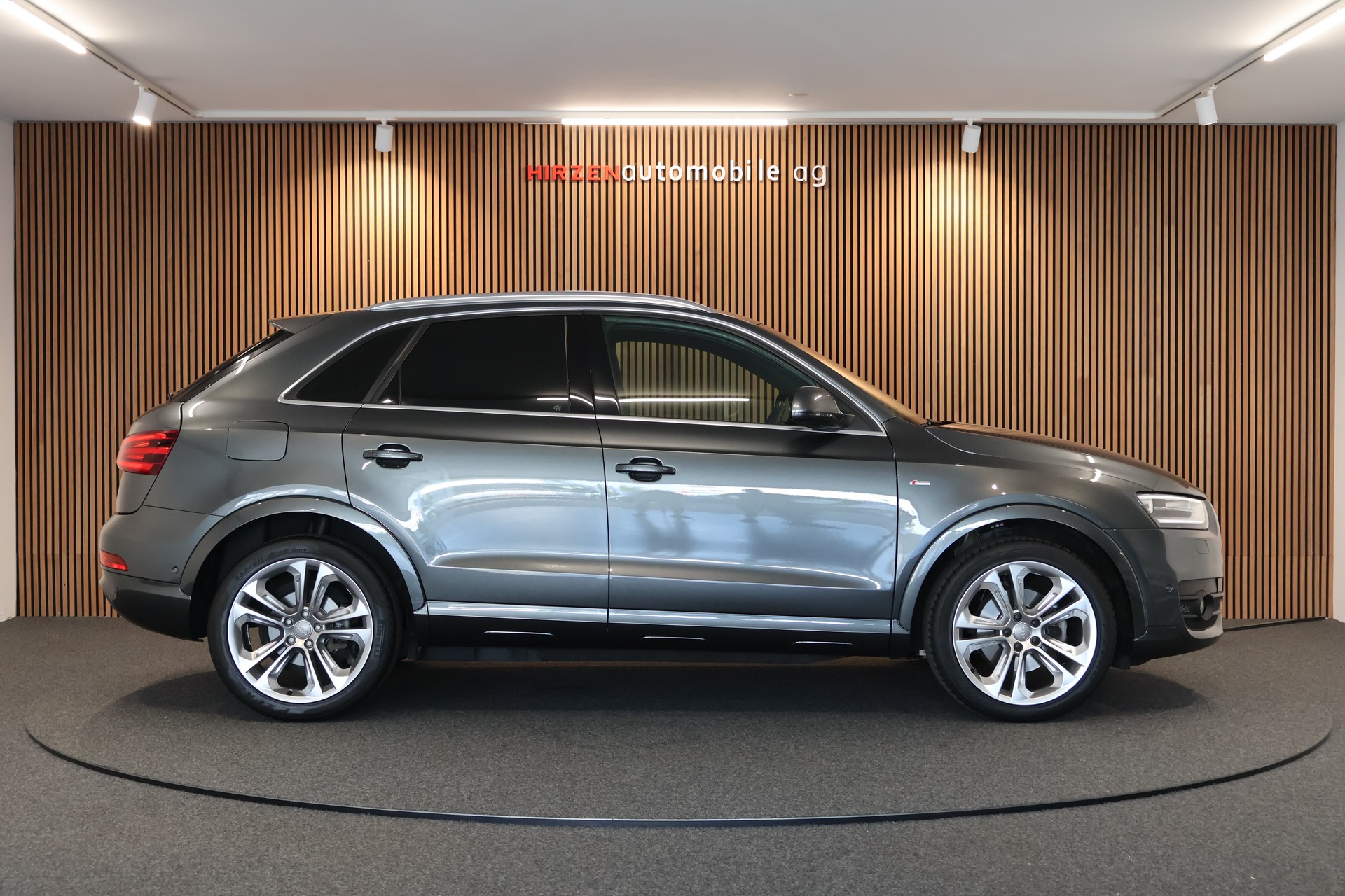 AUDI Q3 2.0 TFSI quattro S-tronic-image-5