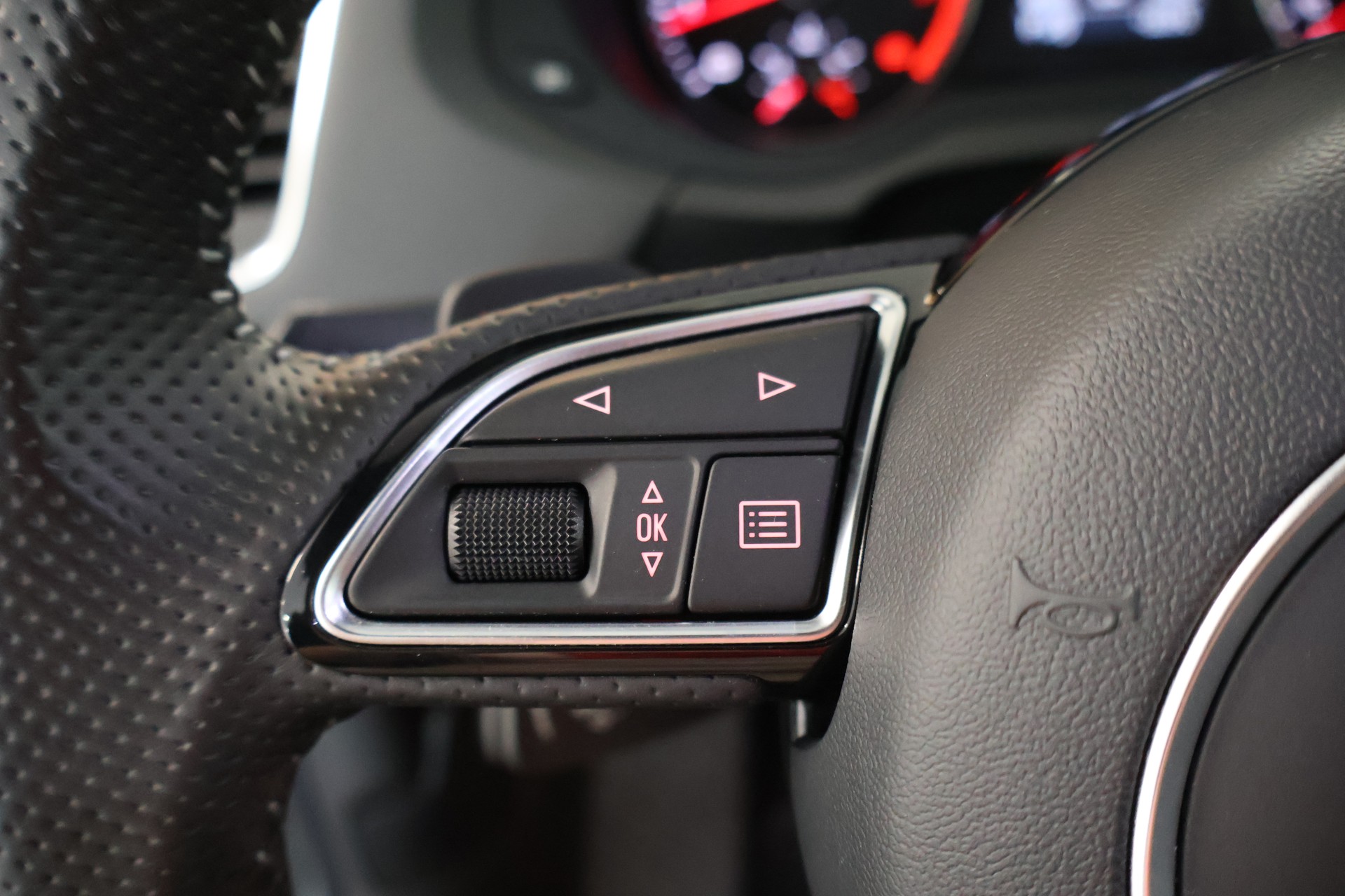 AUDI Q3 2.0 TFSI quattro S-tronic-image-20